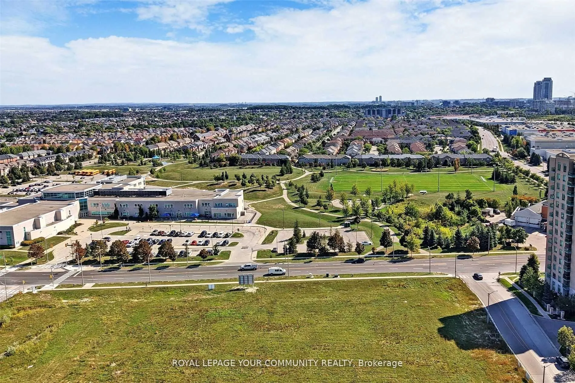 55 Oneida Crescent, #LPH01