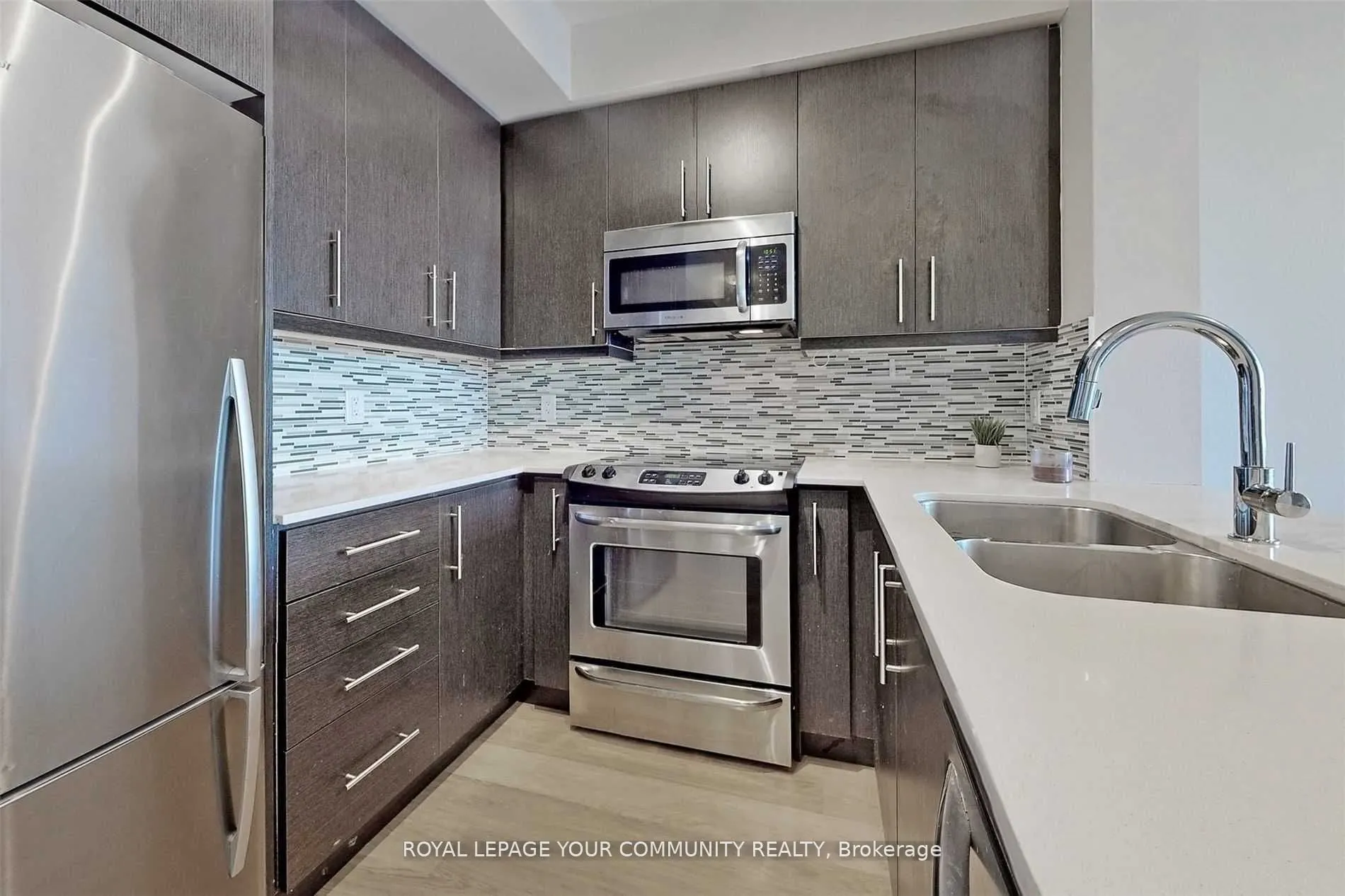 55 Oneida Crescent, #LPH01