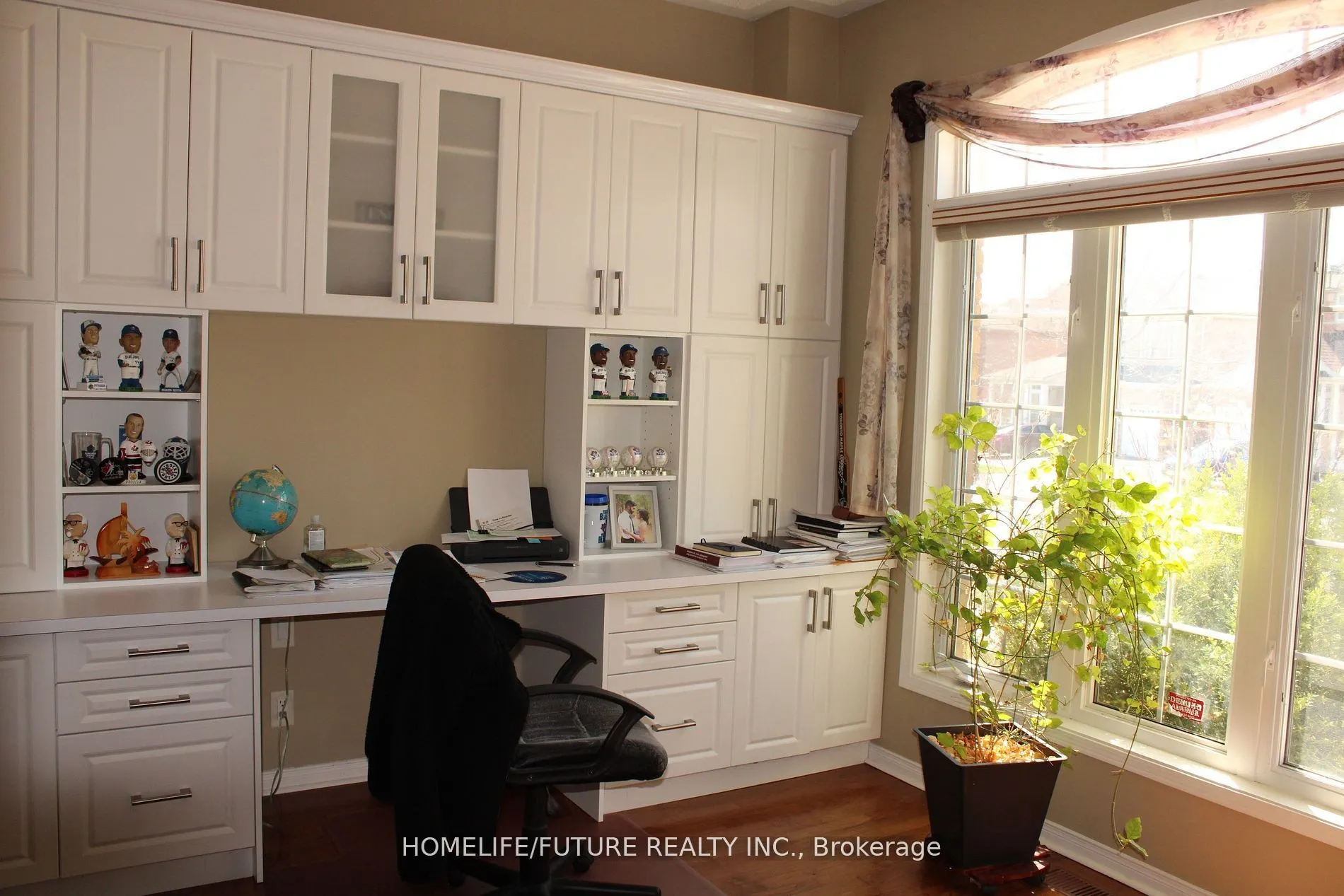 49 Mingay Avenue, #Main & 2nd Flr
