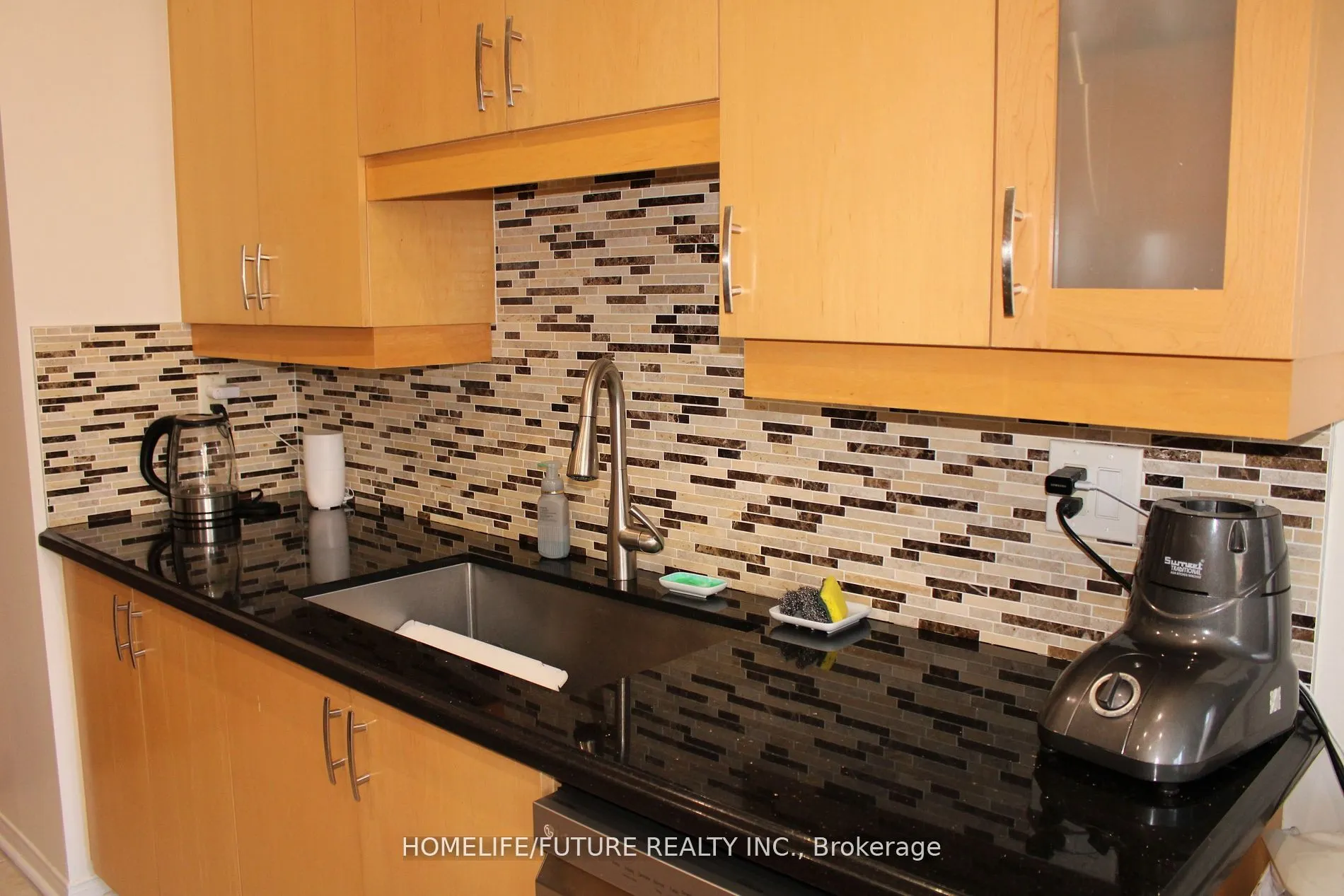 49 Mingay Avenue, #Main & 2nd Flr