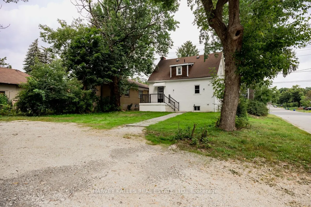 129 Major Mackenzie Drive E
