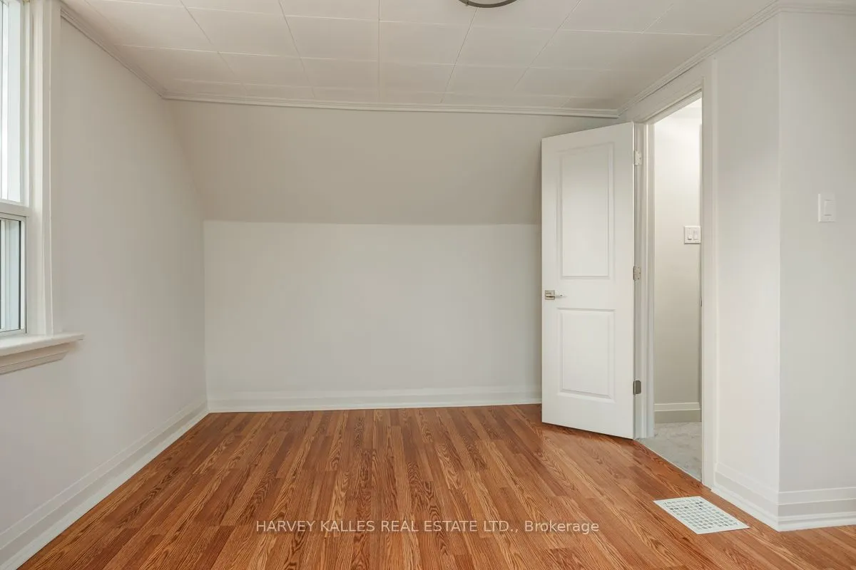 129 Major Mackenzie Drive E