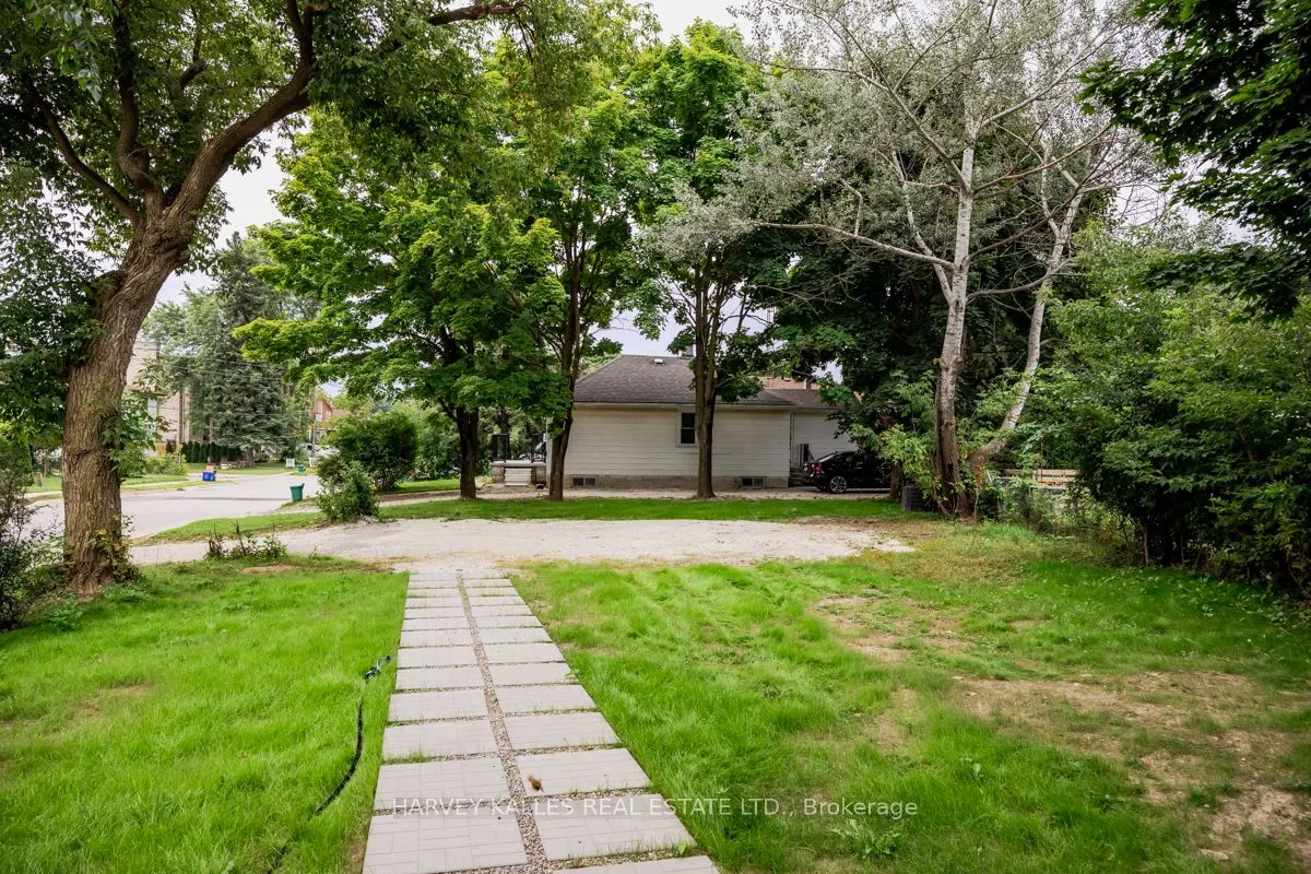 129 Major Mackenzie Drive E
