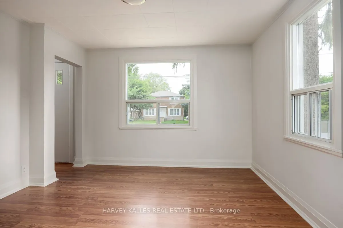 129 Major Mackenzie Drive E