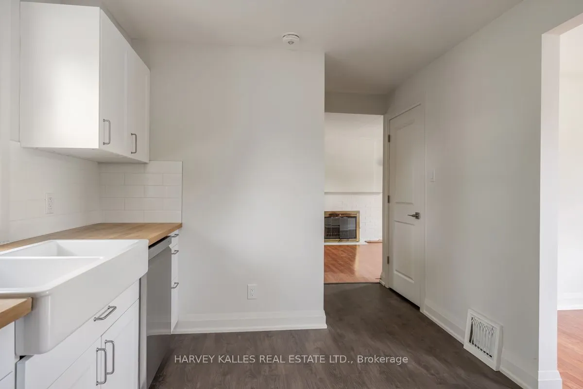 129 Major Mackenzie Drive E