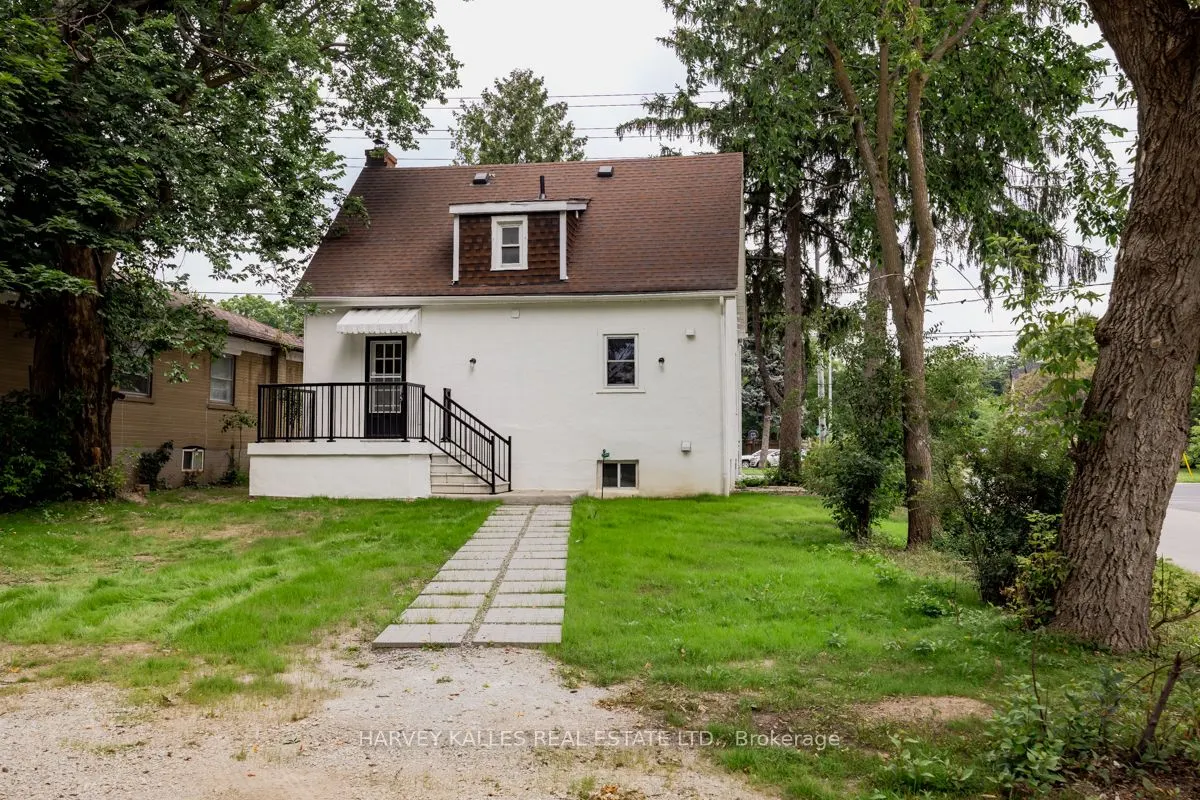 129 Major Mackenzie Drive E