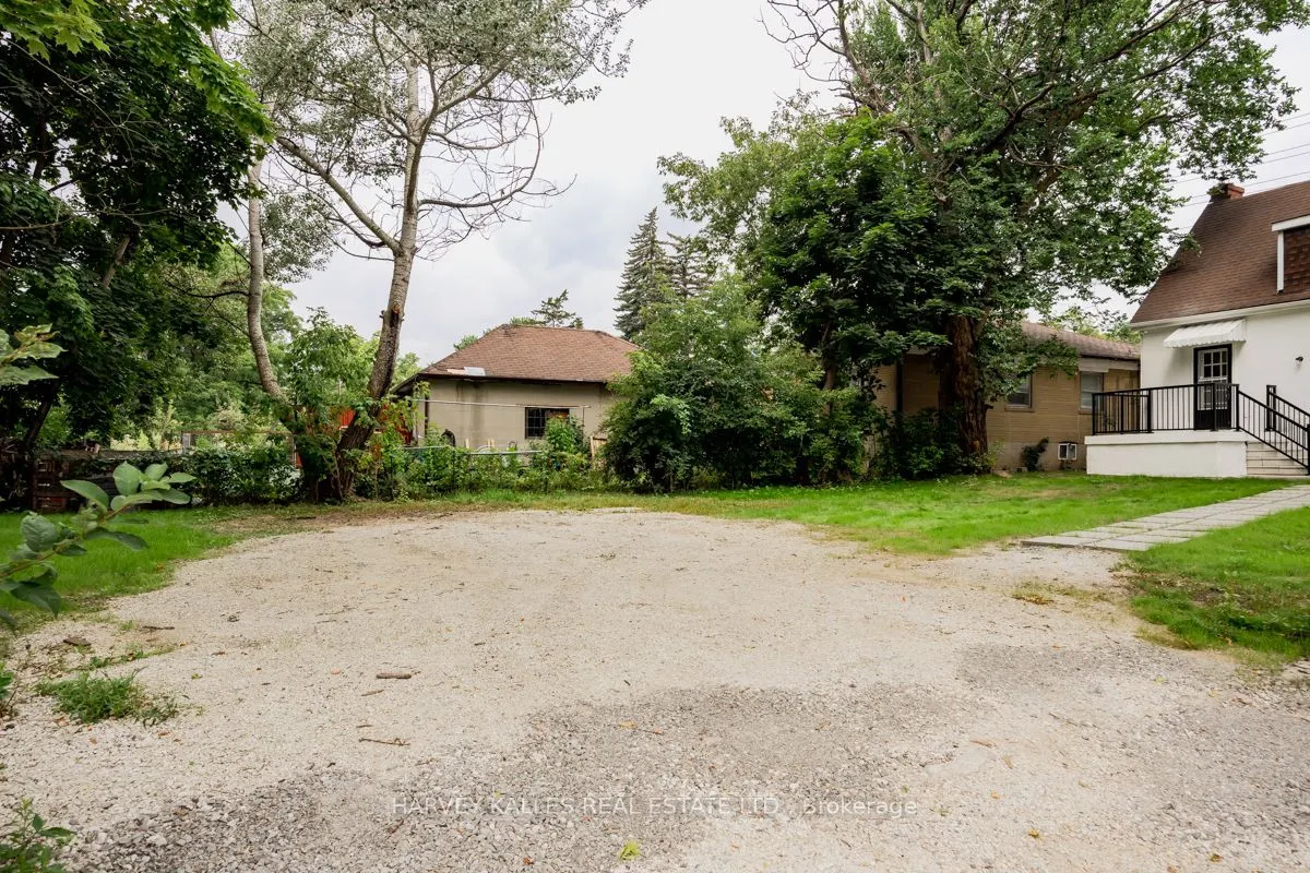 129 Major Mackenzie Drive E