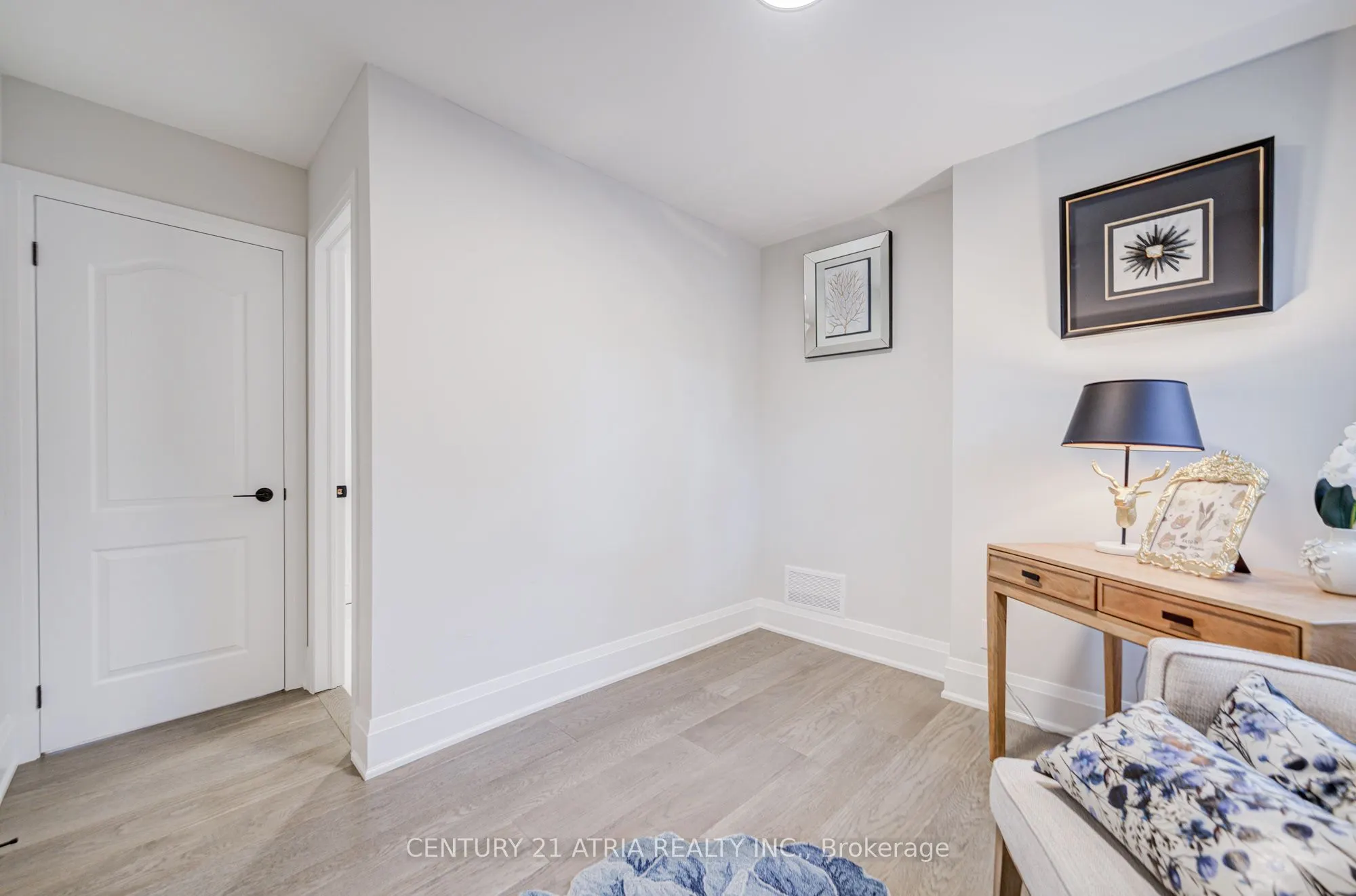 33 Sir Brandiles Place