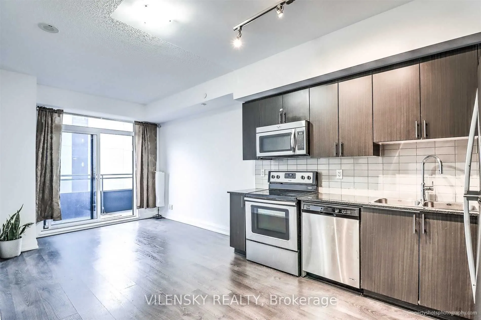 7890 Bathurst Street, #1011