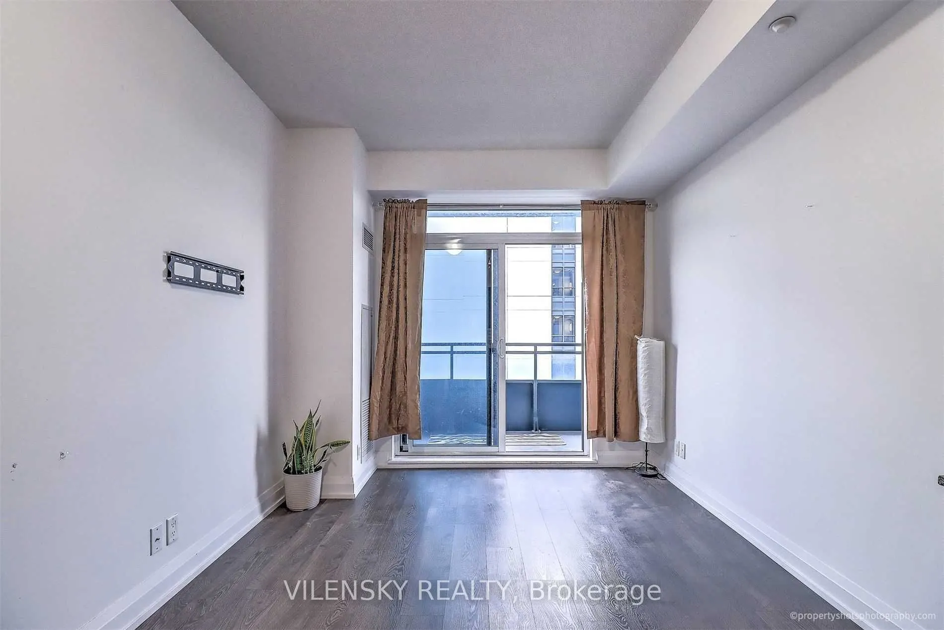 7890 Bathurst Street, #1011