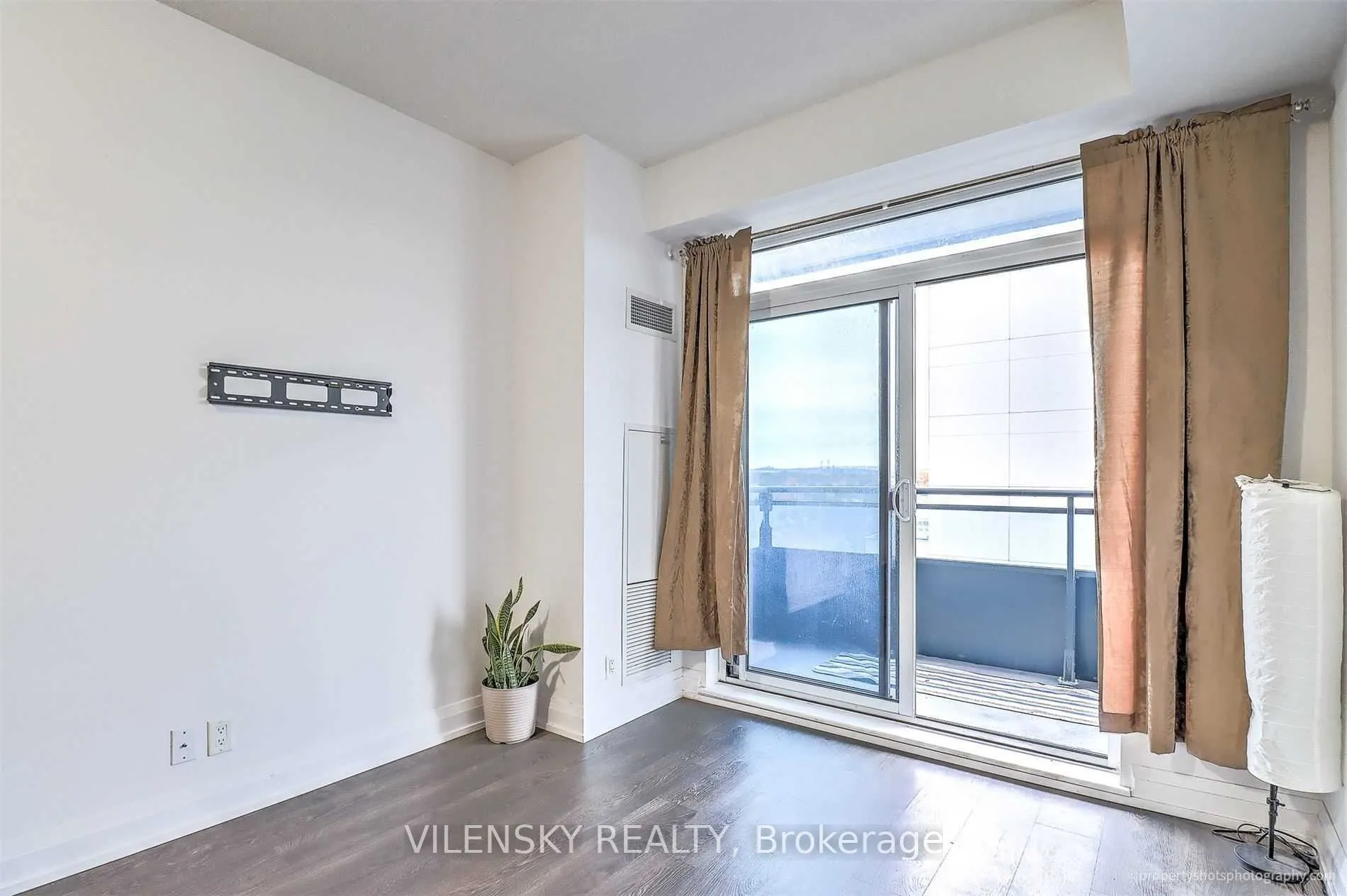 7890 Bathurst Street, #1011