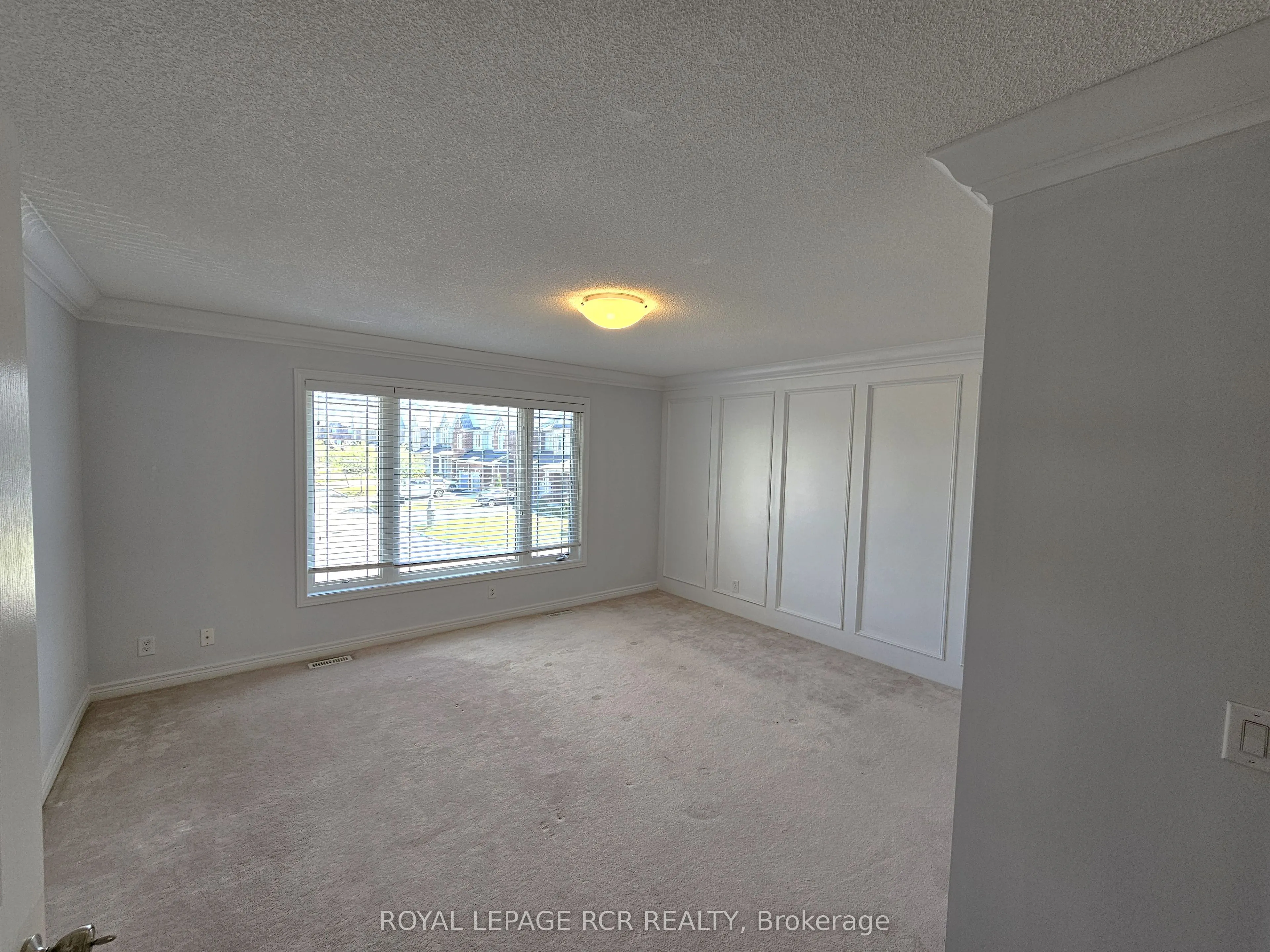 40 Thatcher Crescent