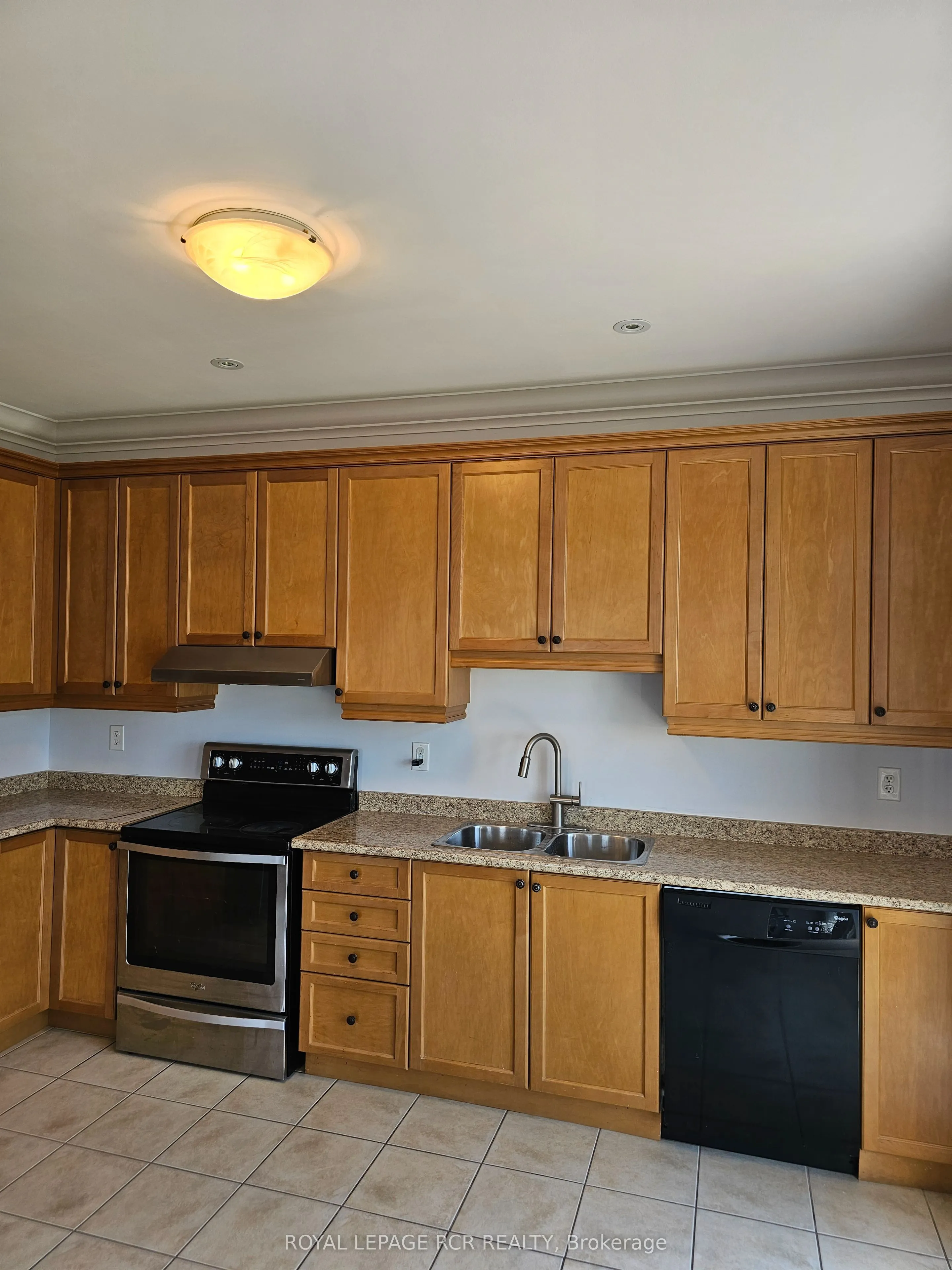 40 Thatcher Crescent