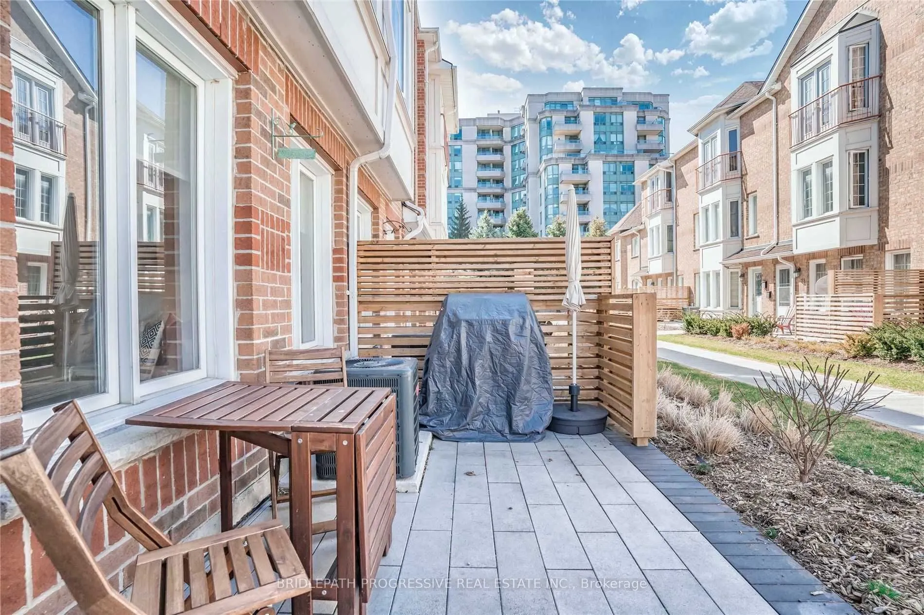 151 Townsgate Drive, #82