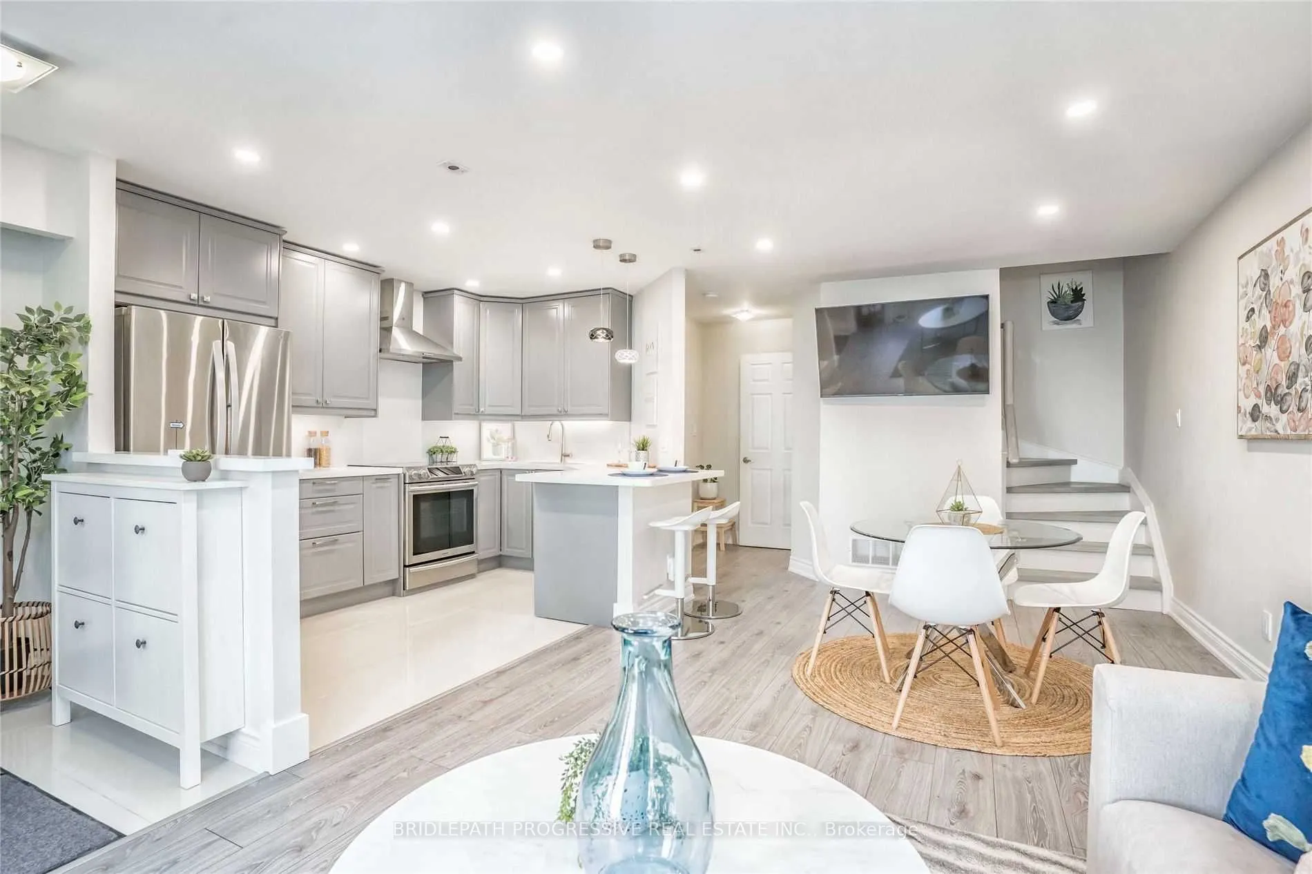 151 Townsgate Drive, #82