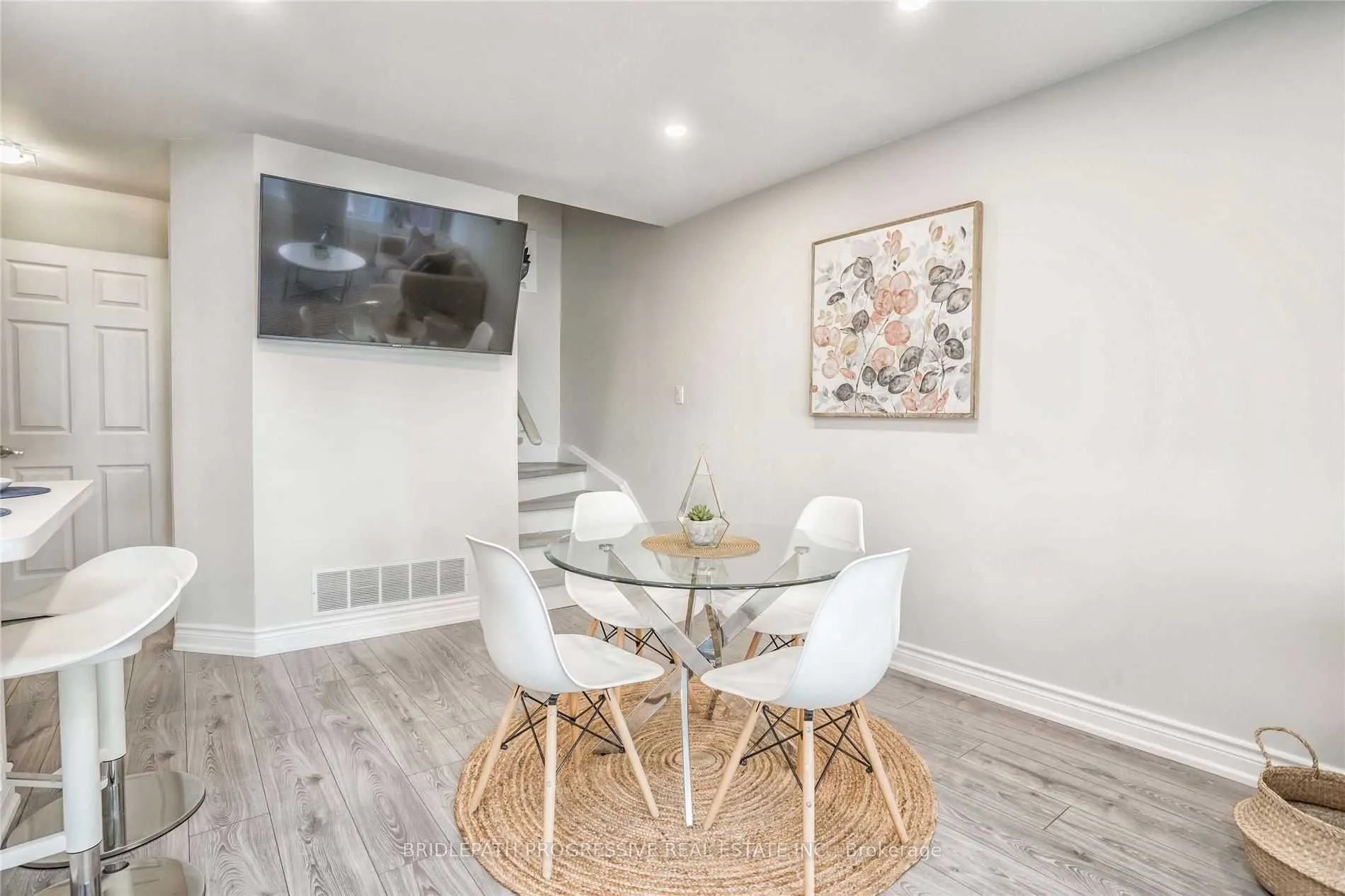 151 Townsgate Drive, #82