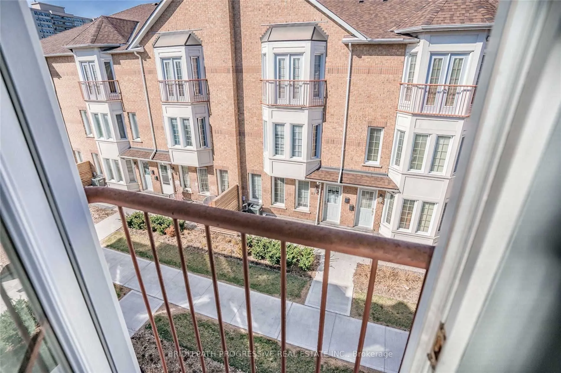 151 Townsgate Drive, #82