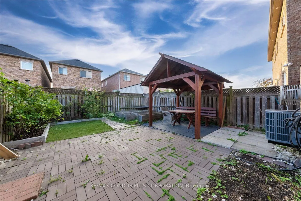 289 Deepsprings Crescent