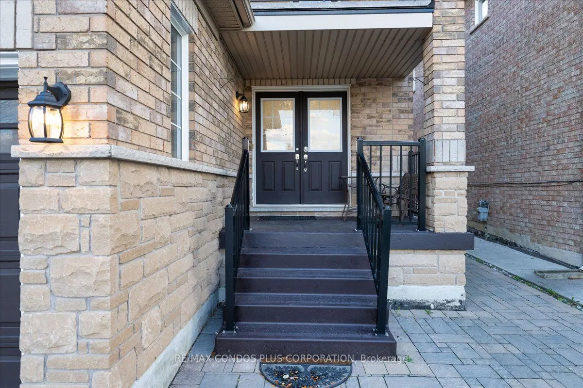 289 Deepsprings Crescent