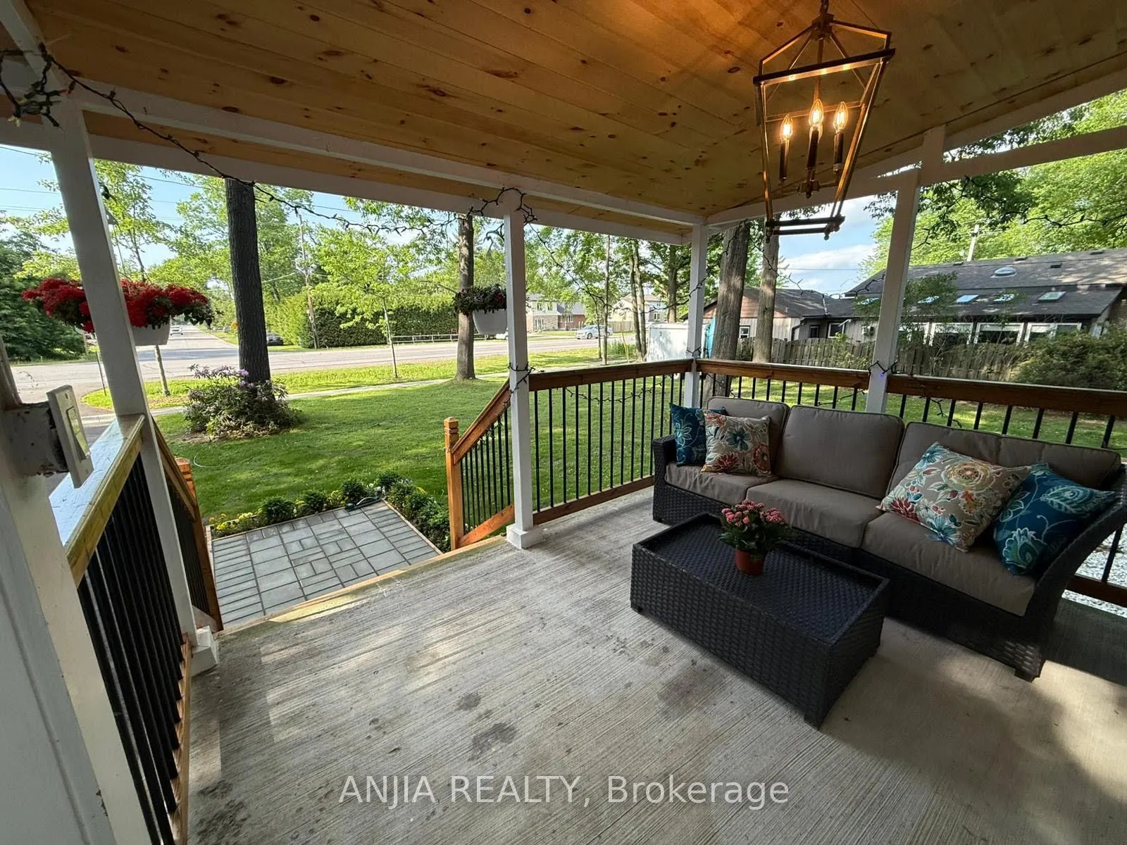263 Queensville Side Road W