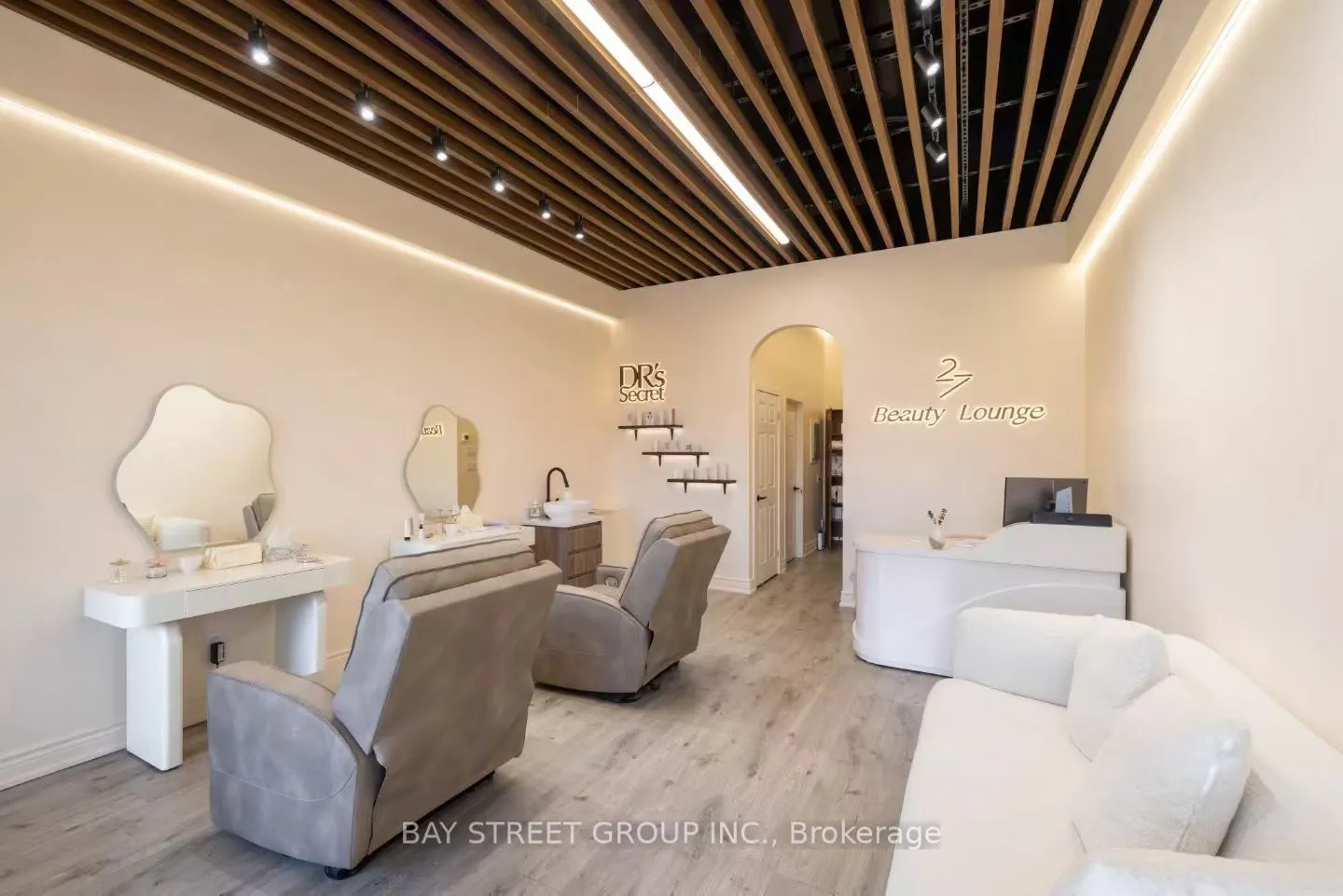 7181 Yonge Street, #6