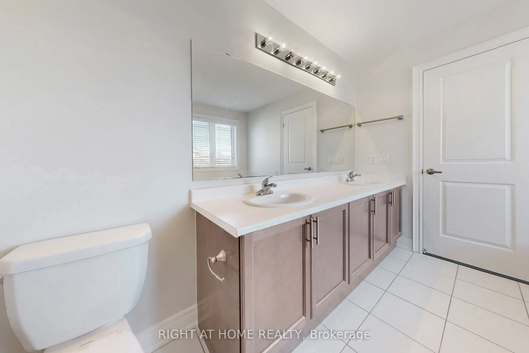 11 Robert Wilson Crescent