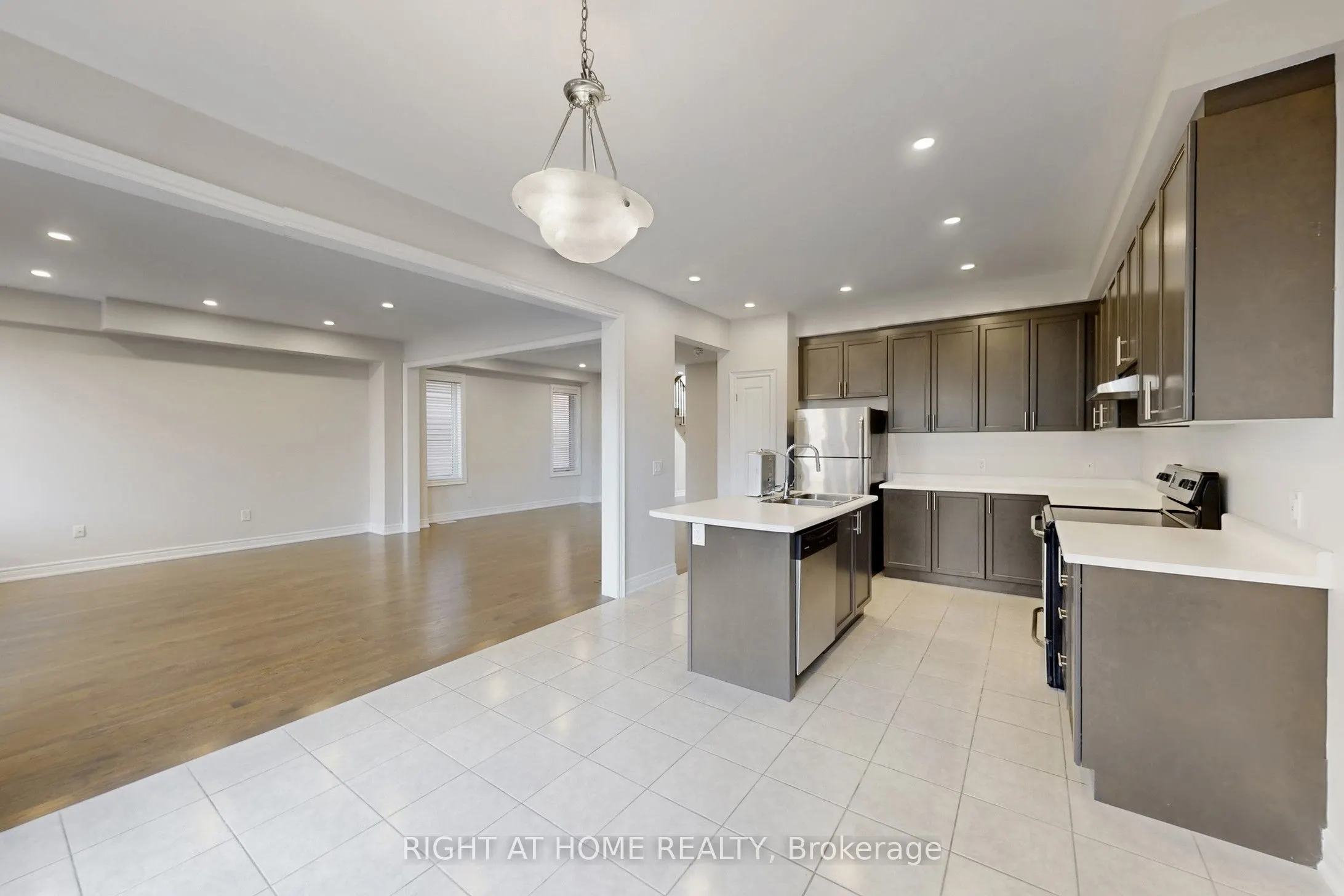 11 Robert Wilson Crescent