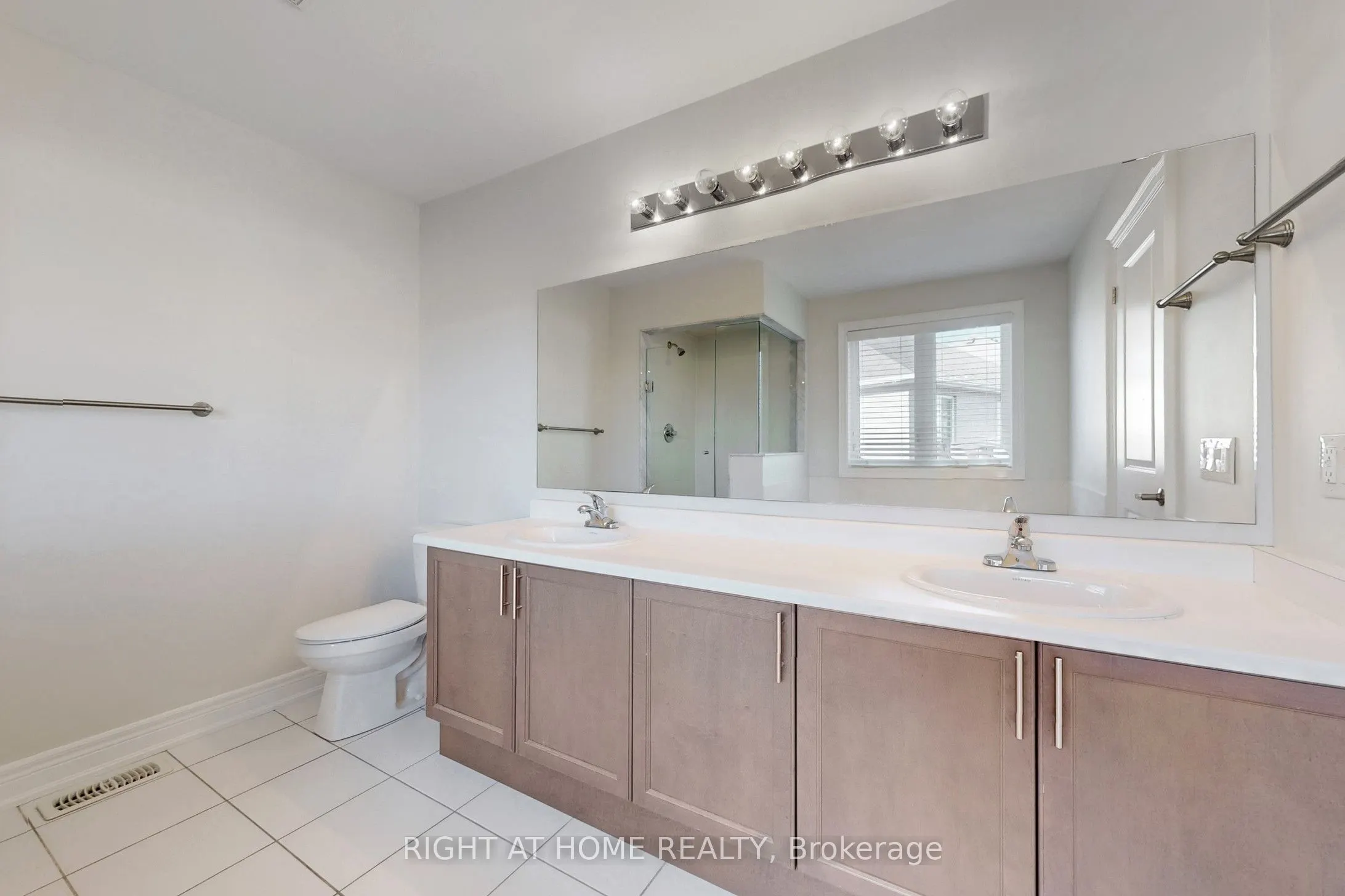11 Robert Wilson Crescent