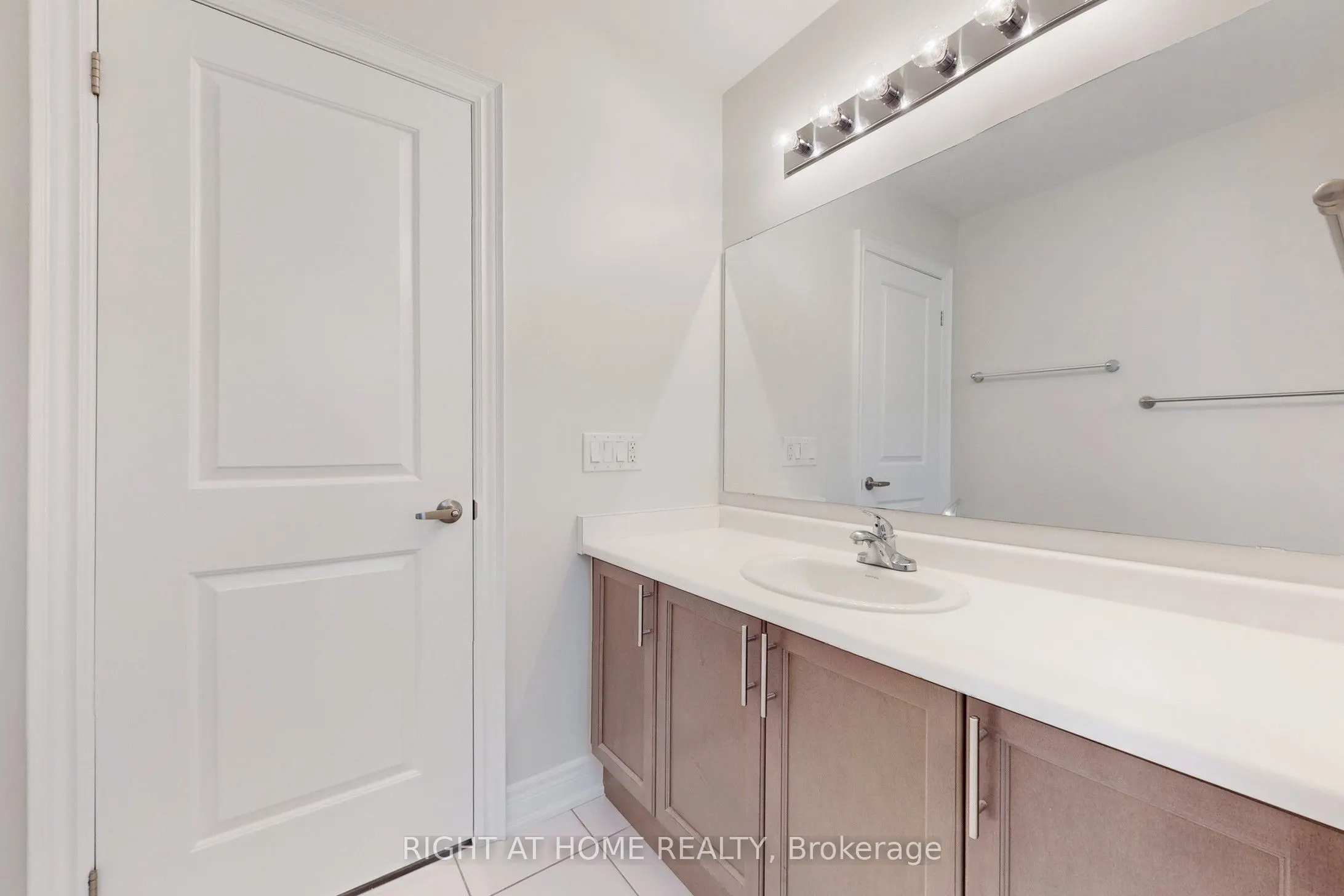 11 Robert Wilson Crescent