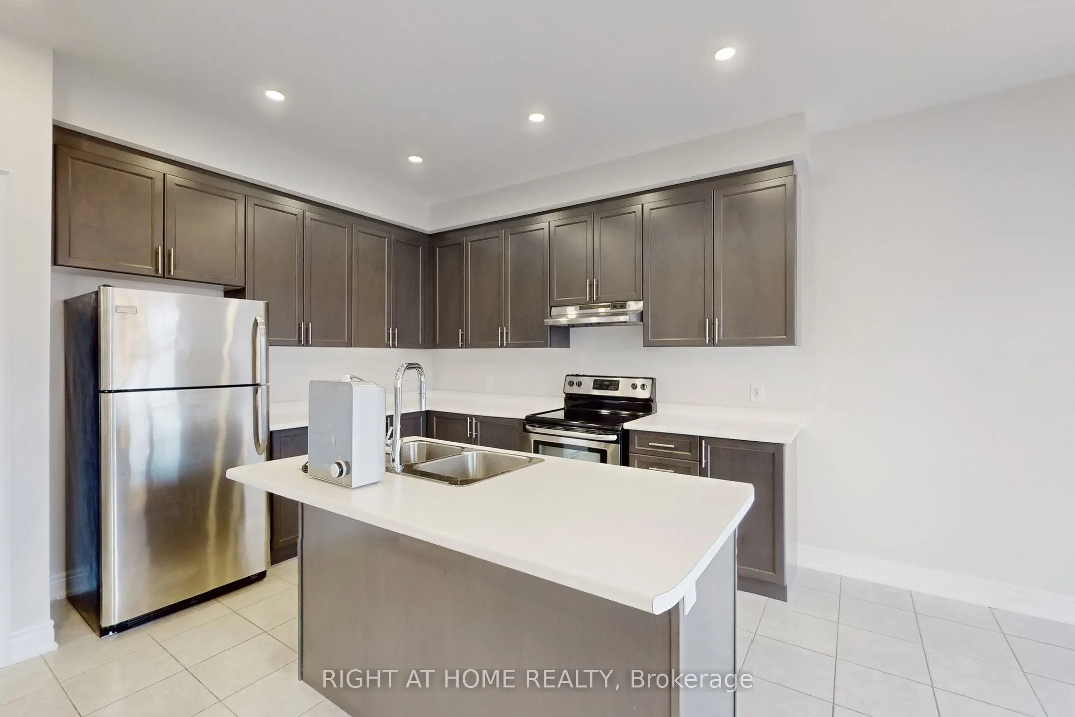 11 Robert Wilson Crescent