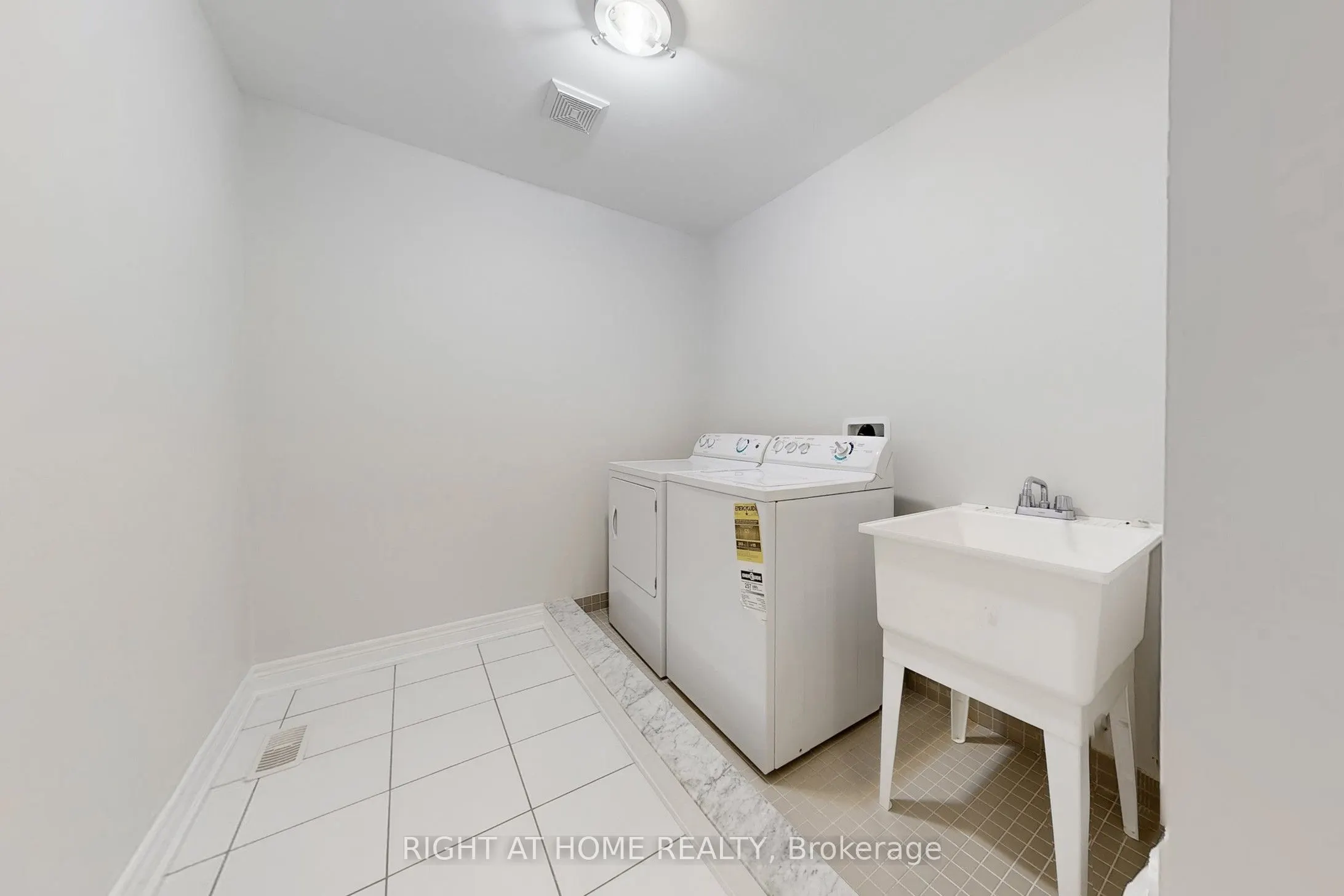11 Robert Wilson Crescent