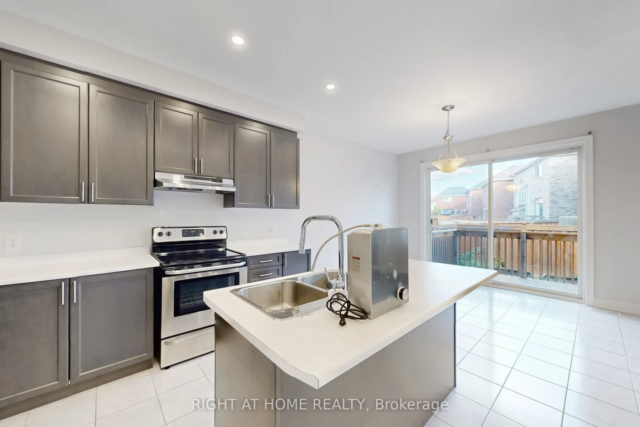 11 Robert Wilson Crescent
