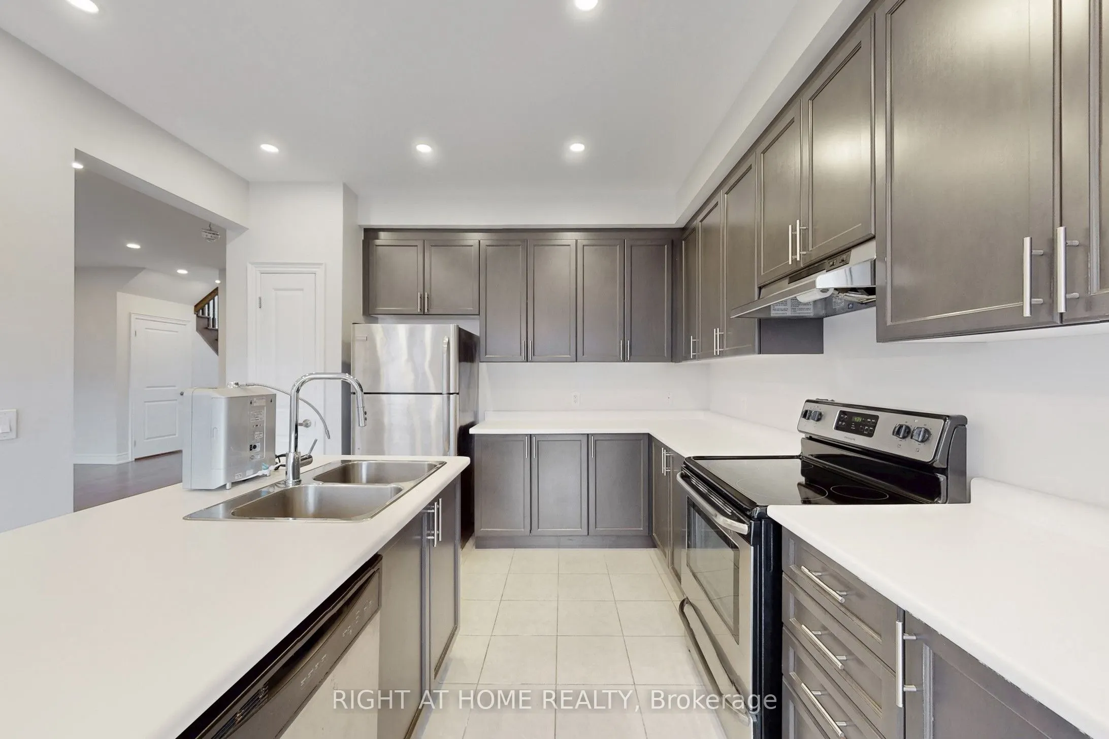 11 Robert Wilson Crescent