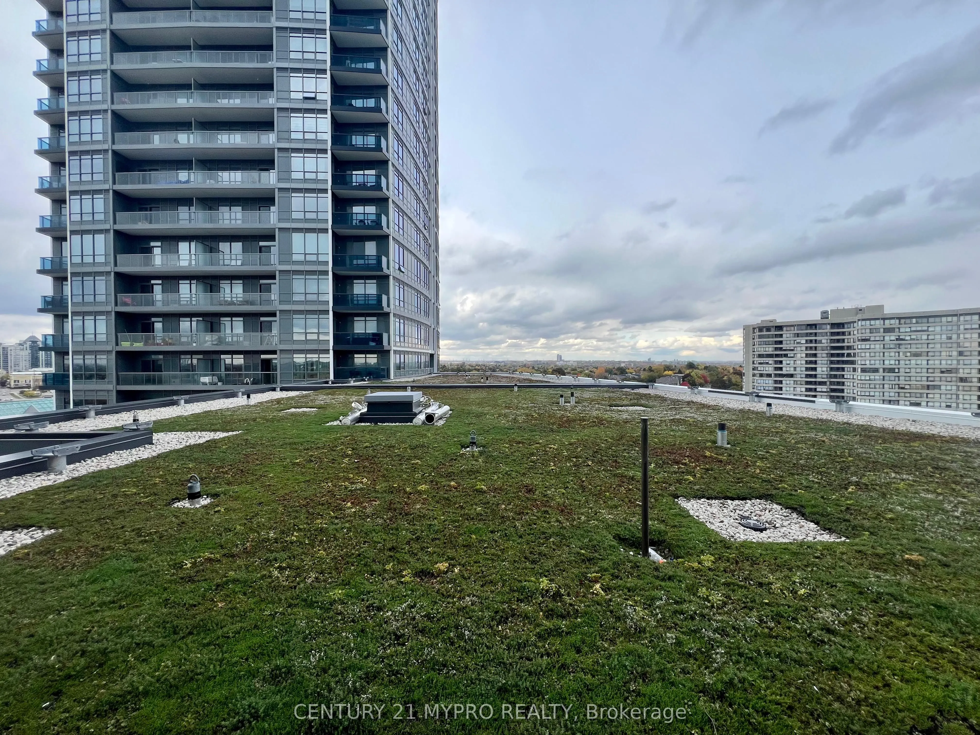 30 Upper Mall Way, #A809
