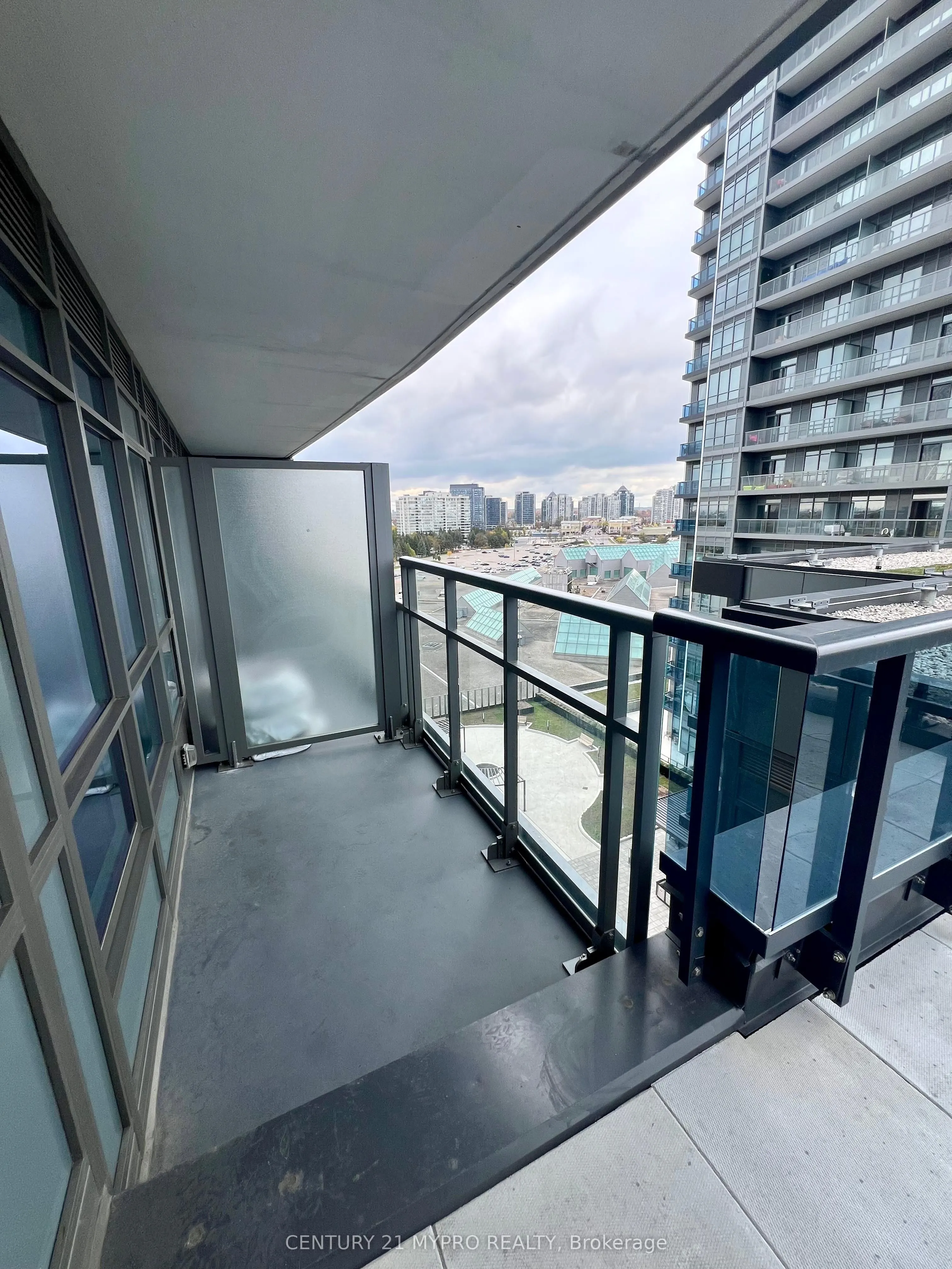 30 Upper Mall Way, #A809