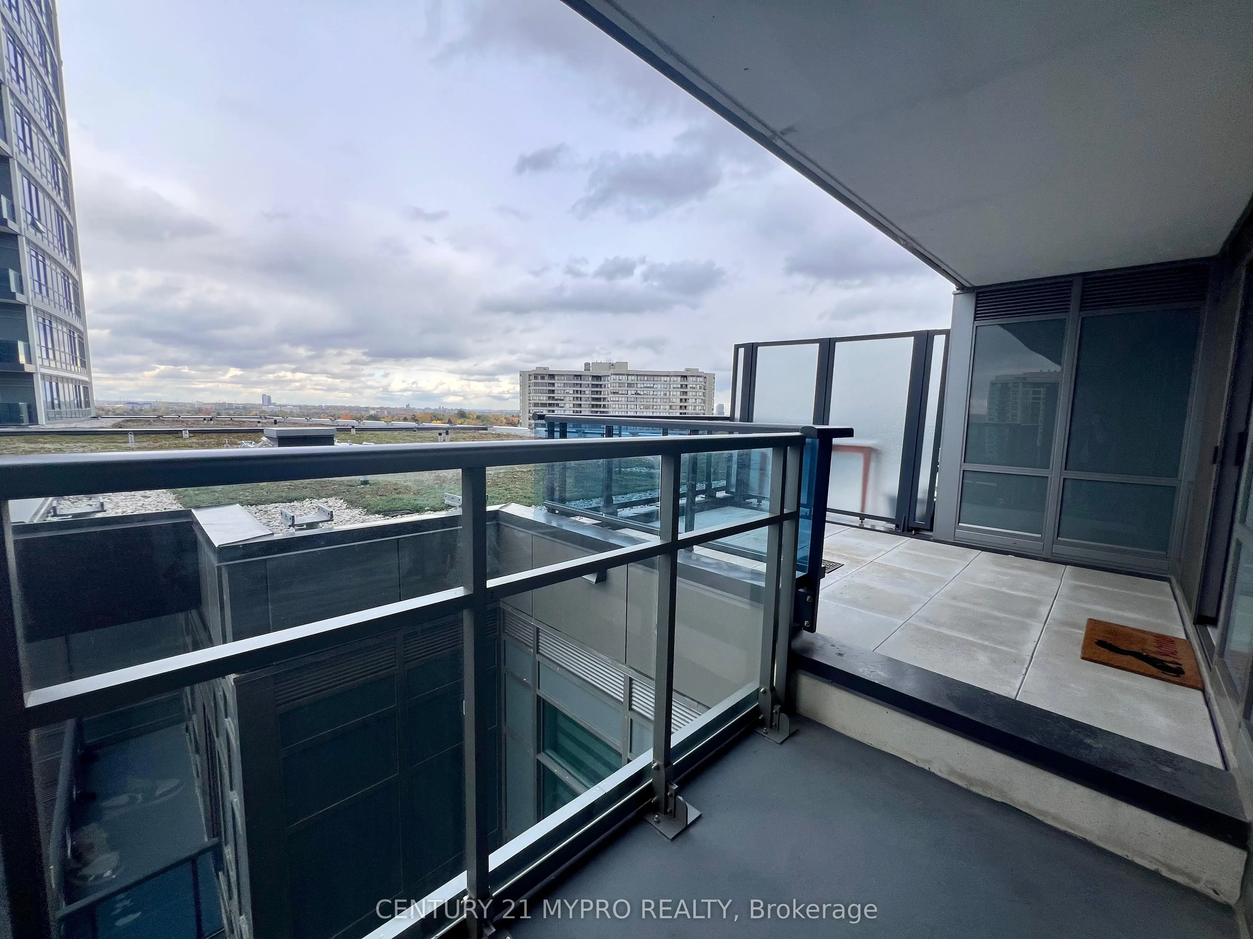 30 Upper Mall Way, #A809