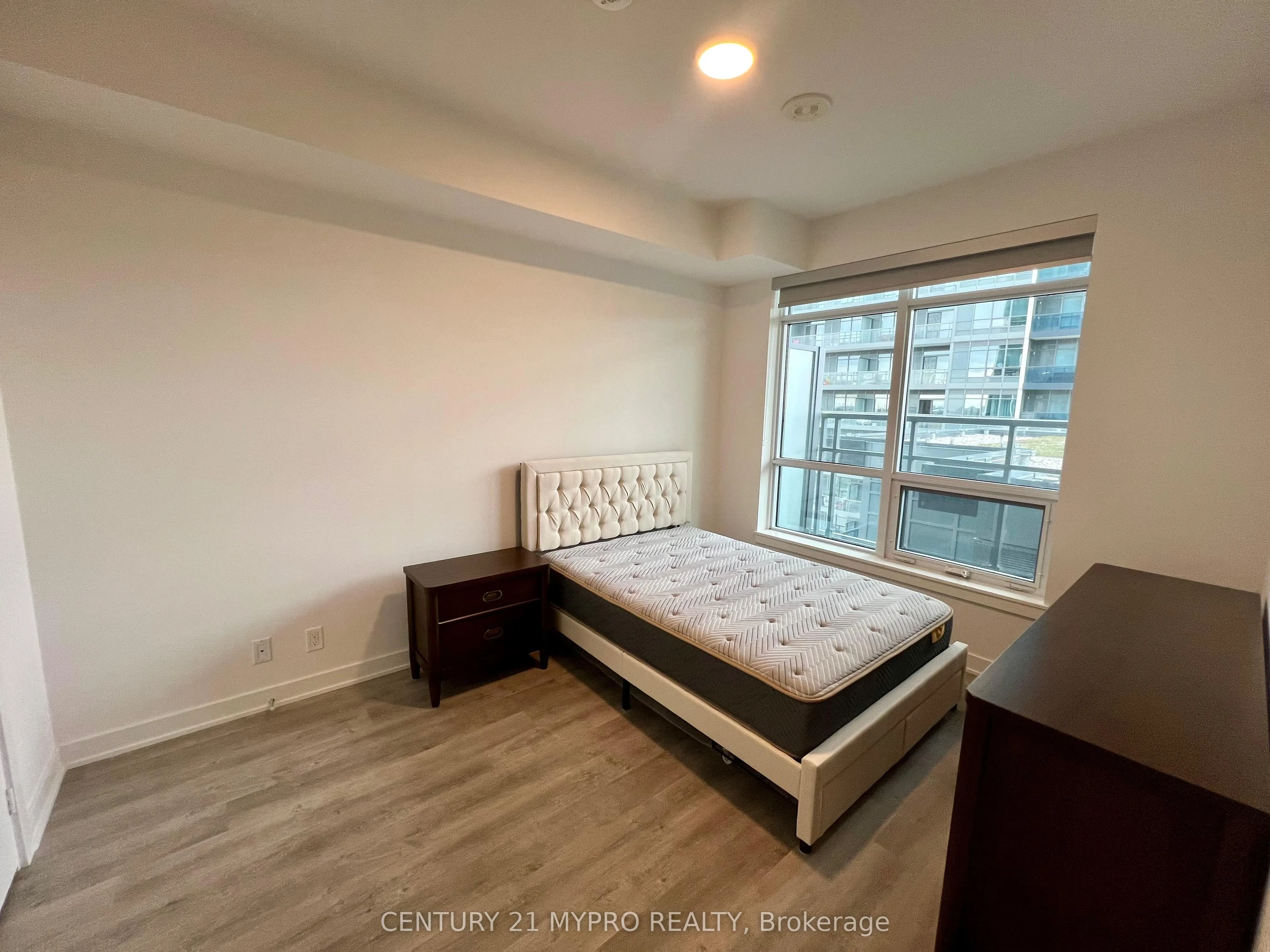 30 Upper Mall Way, #A809