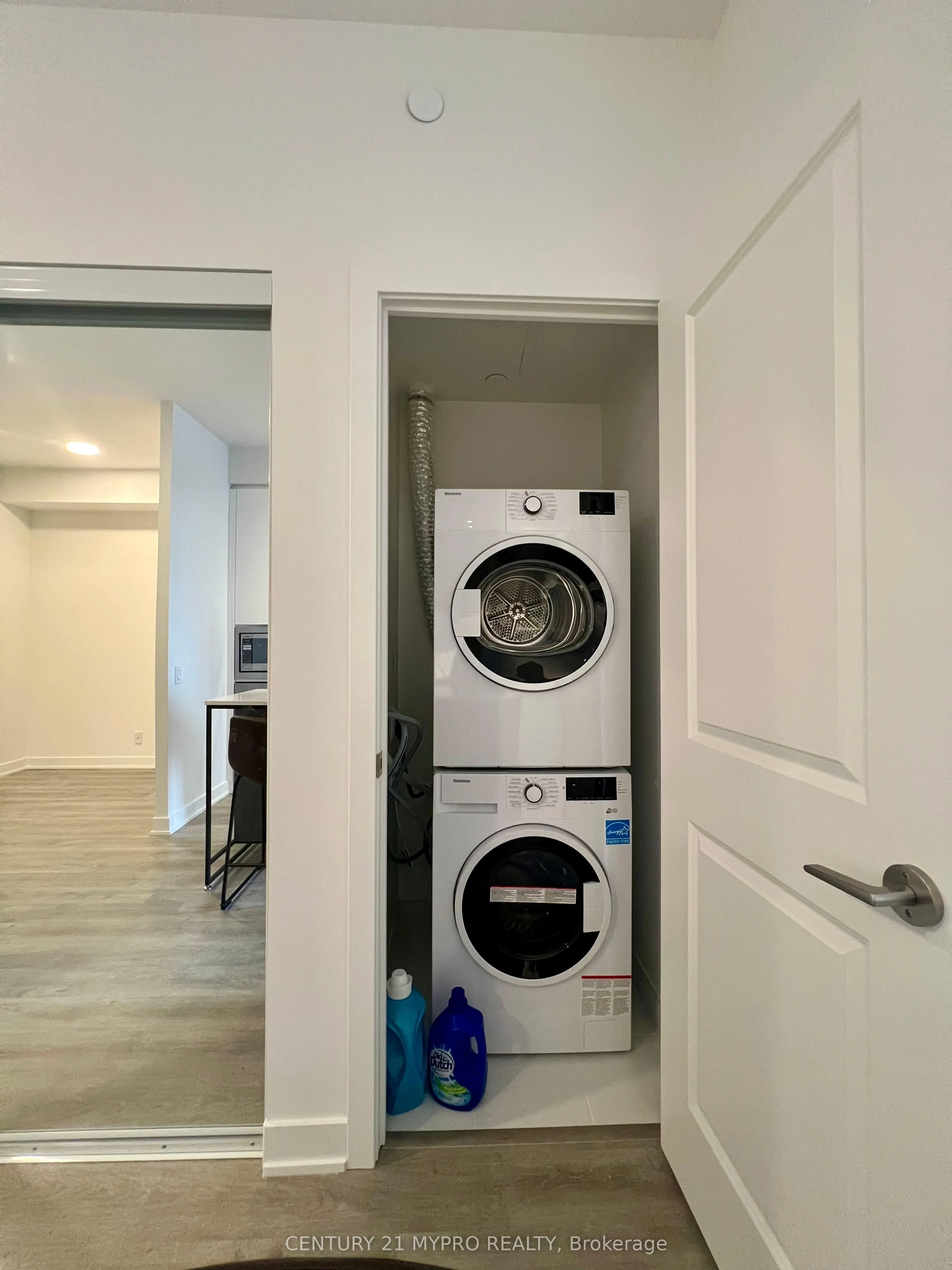 30 Upper Mall Way, #A809