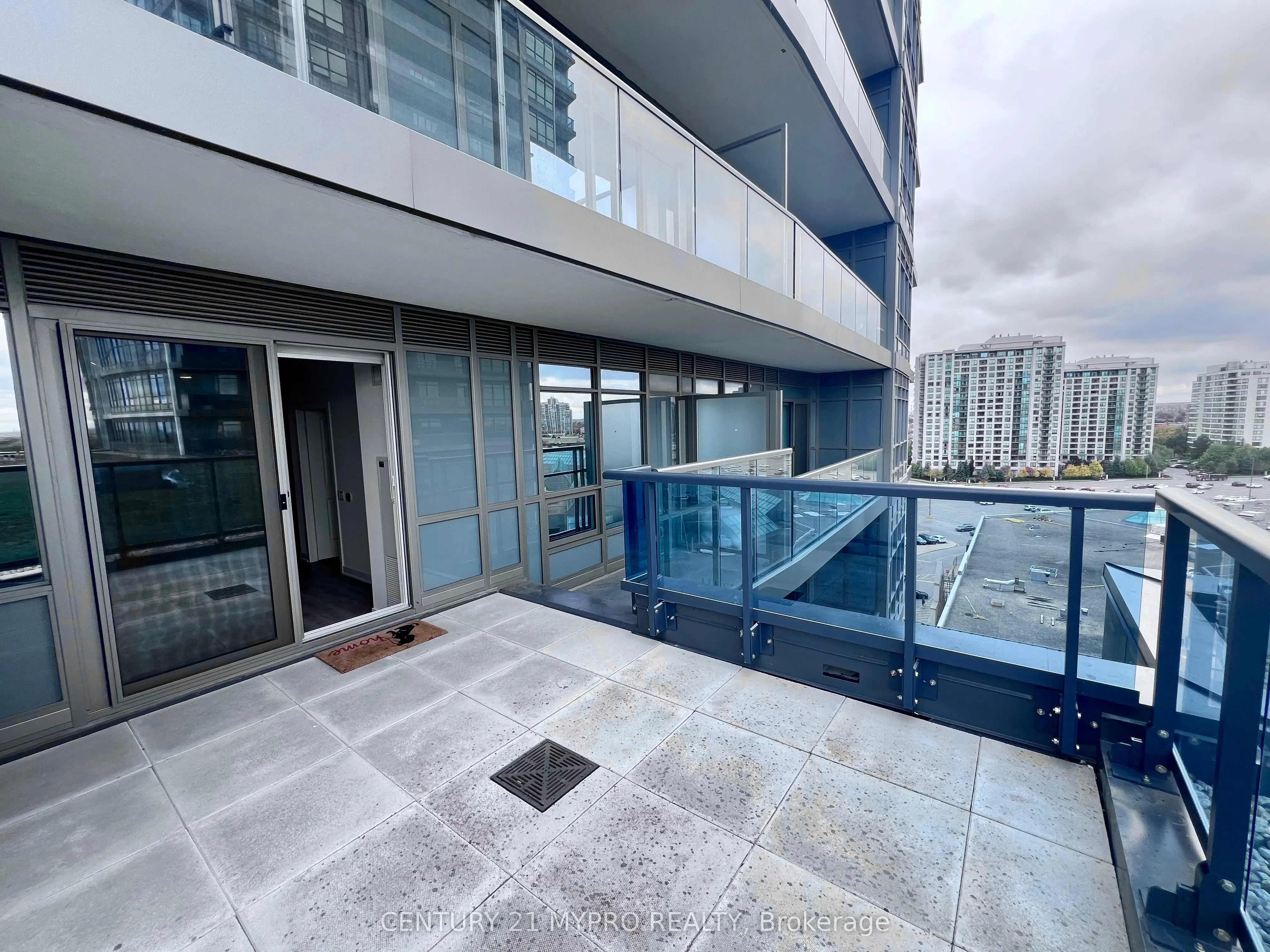 30 Upper Mall Way, #A809