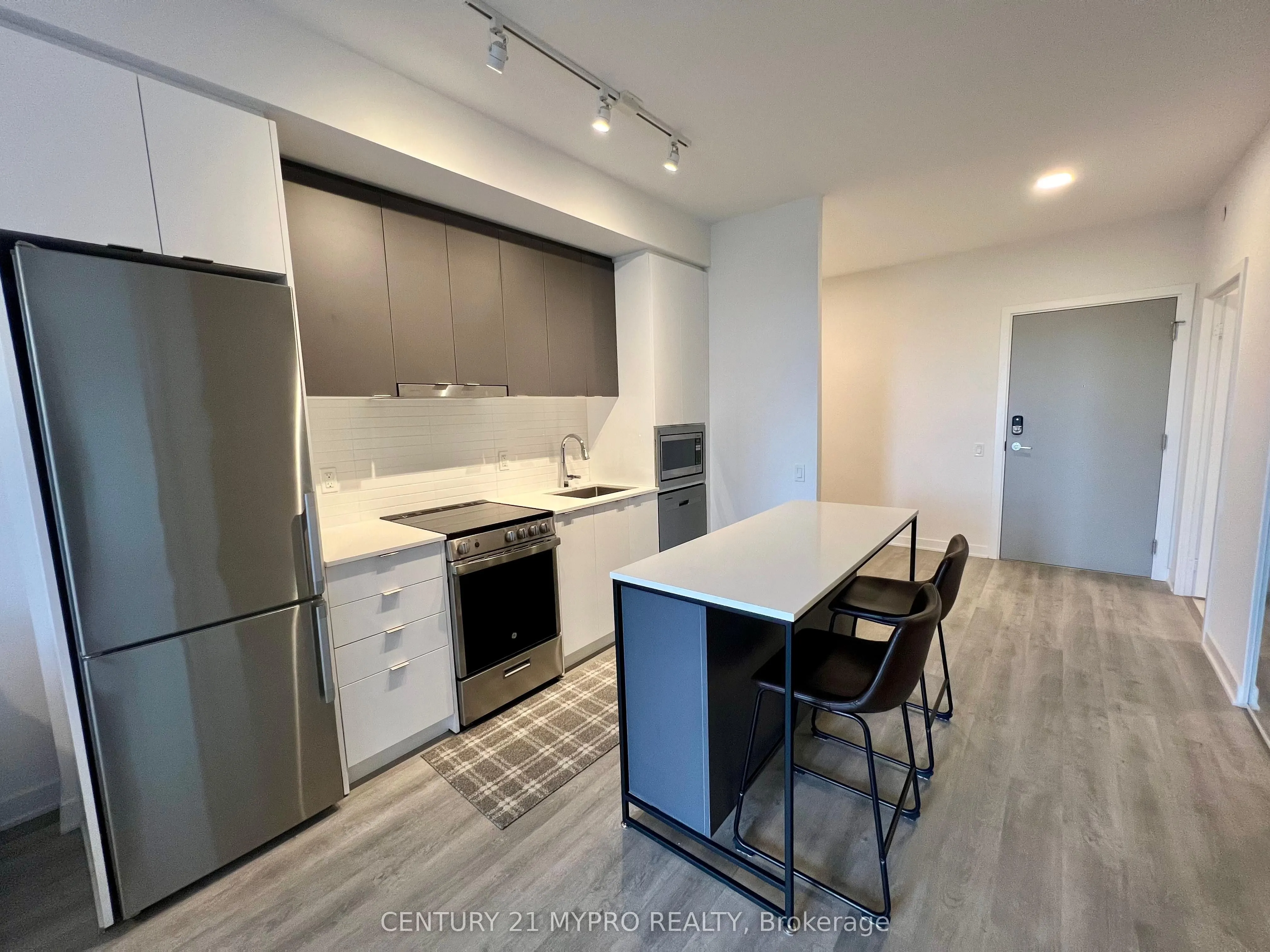 30 Upper Mall Way, #A809