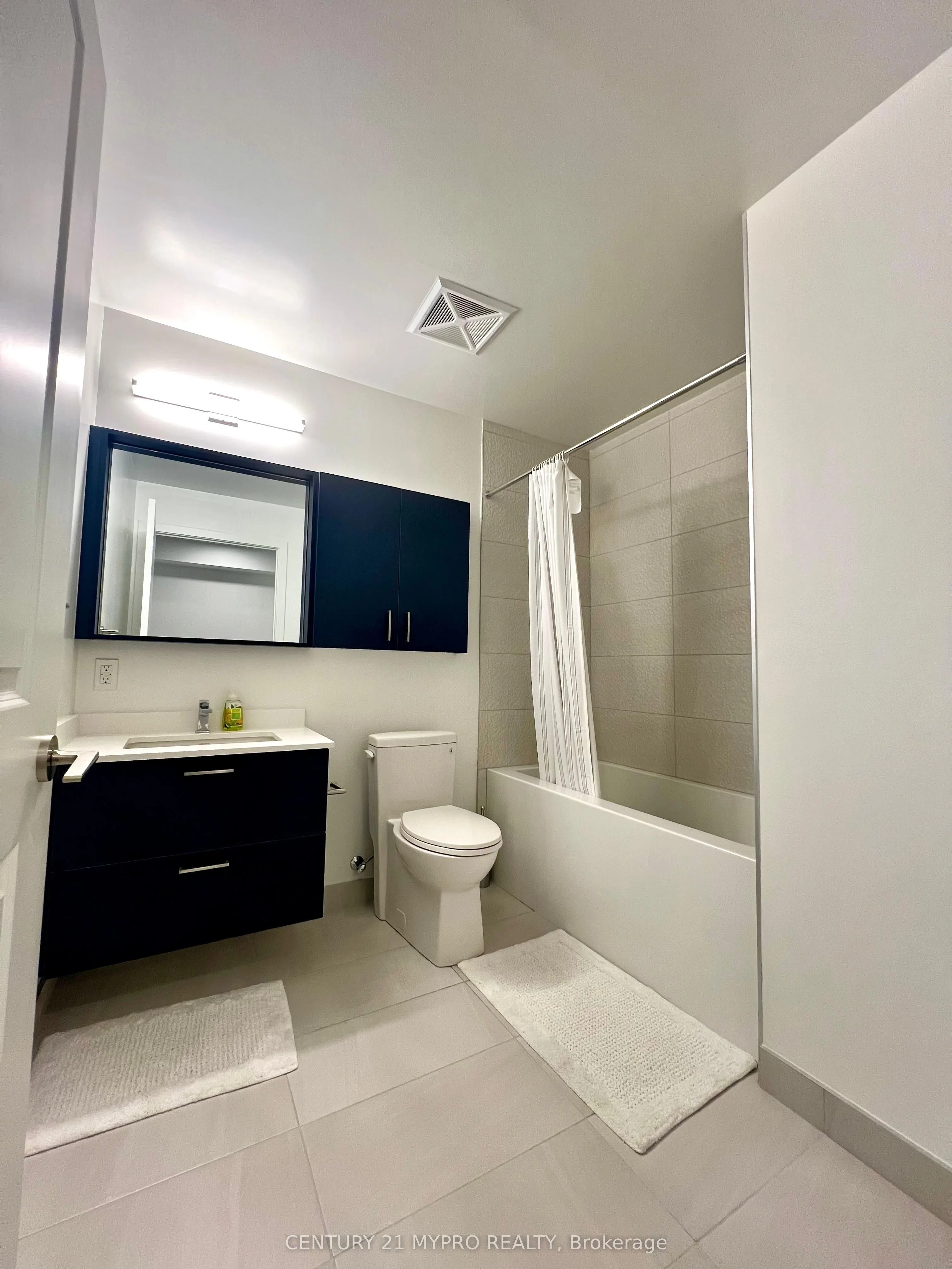 30 Upper Mall Way, #A809