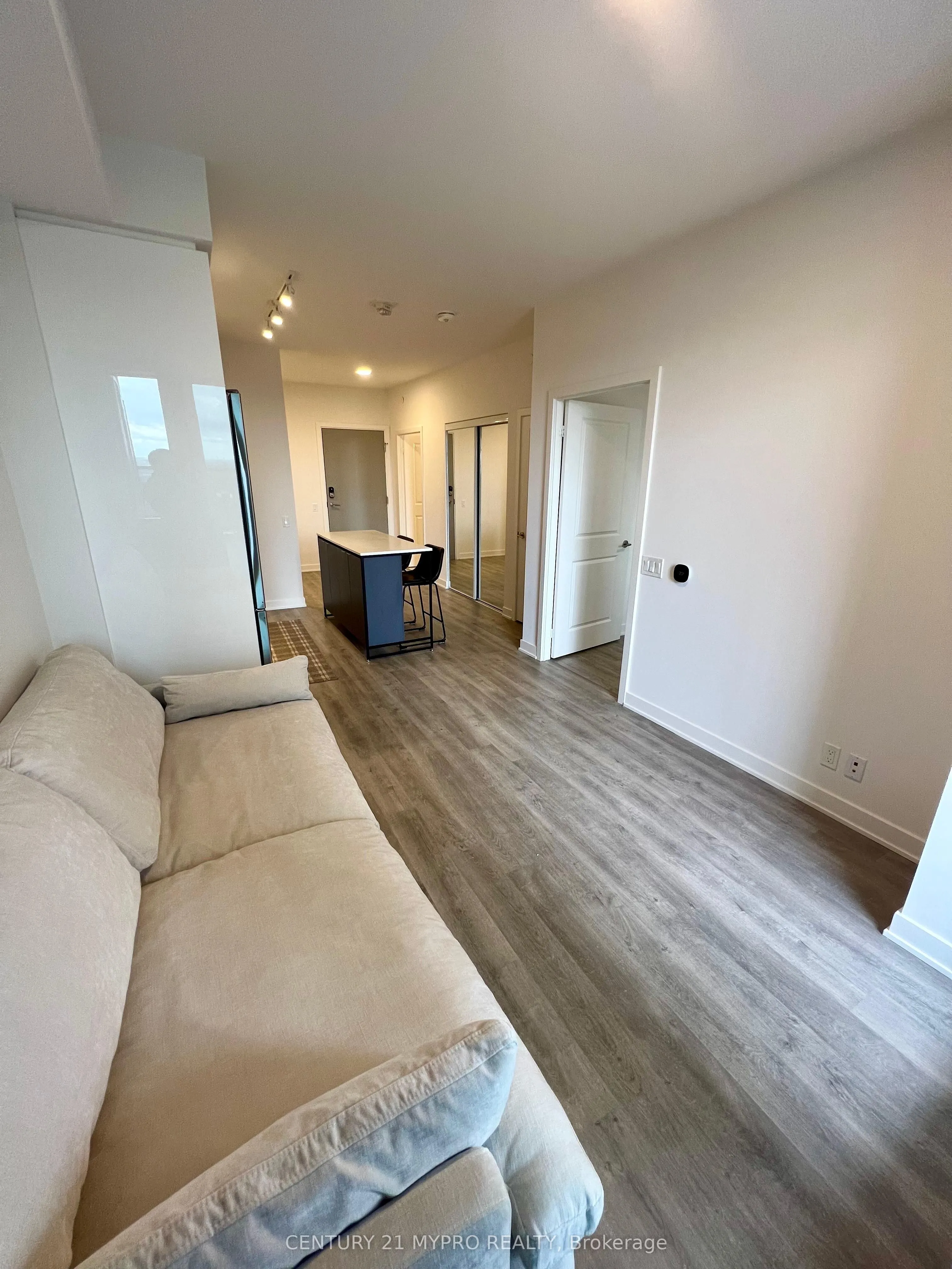 30 Upper Mall Way, #A809