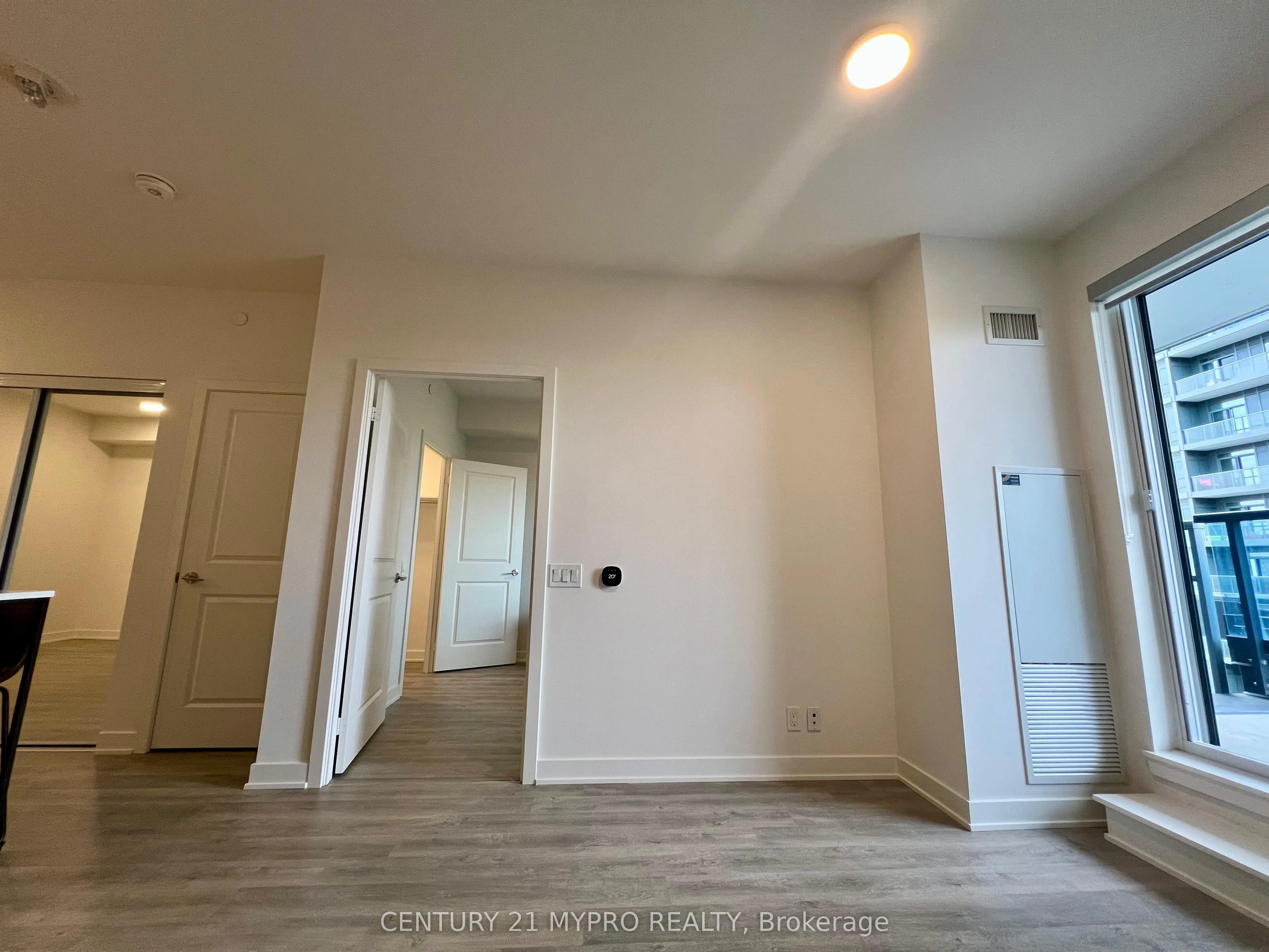 30 Upper Mall Way, #A809