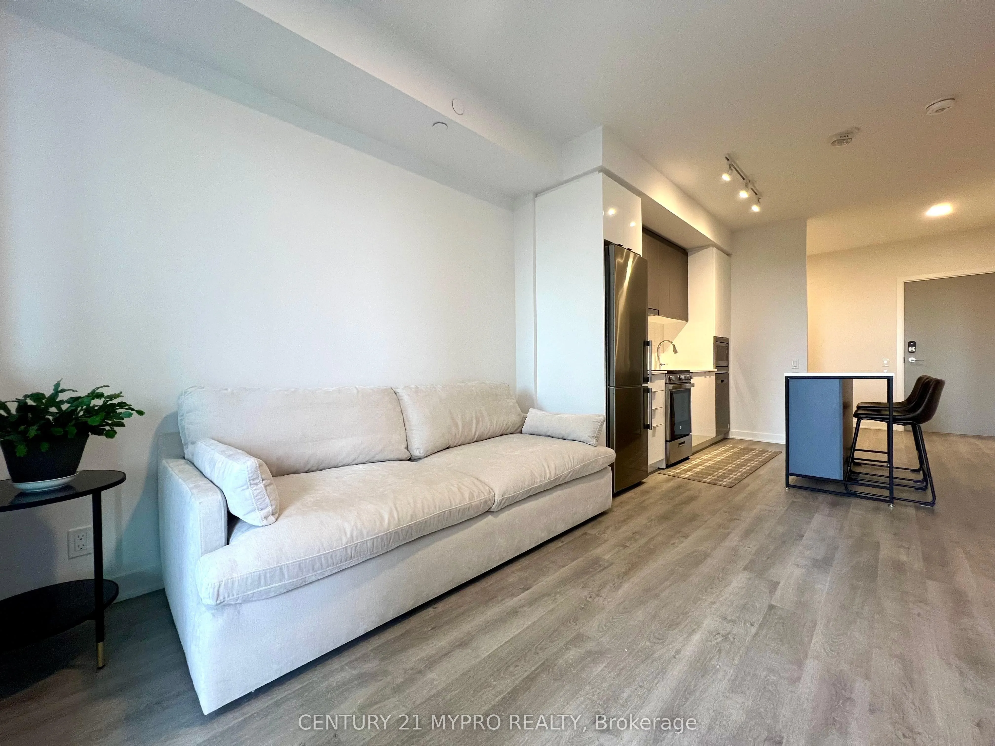 30 Upper Mall Way, #A809
