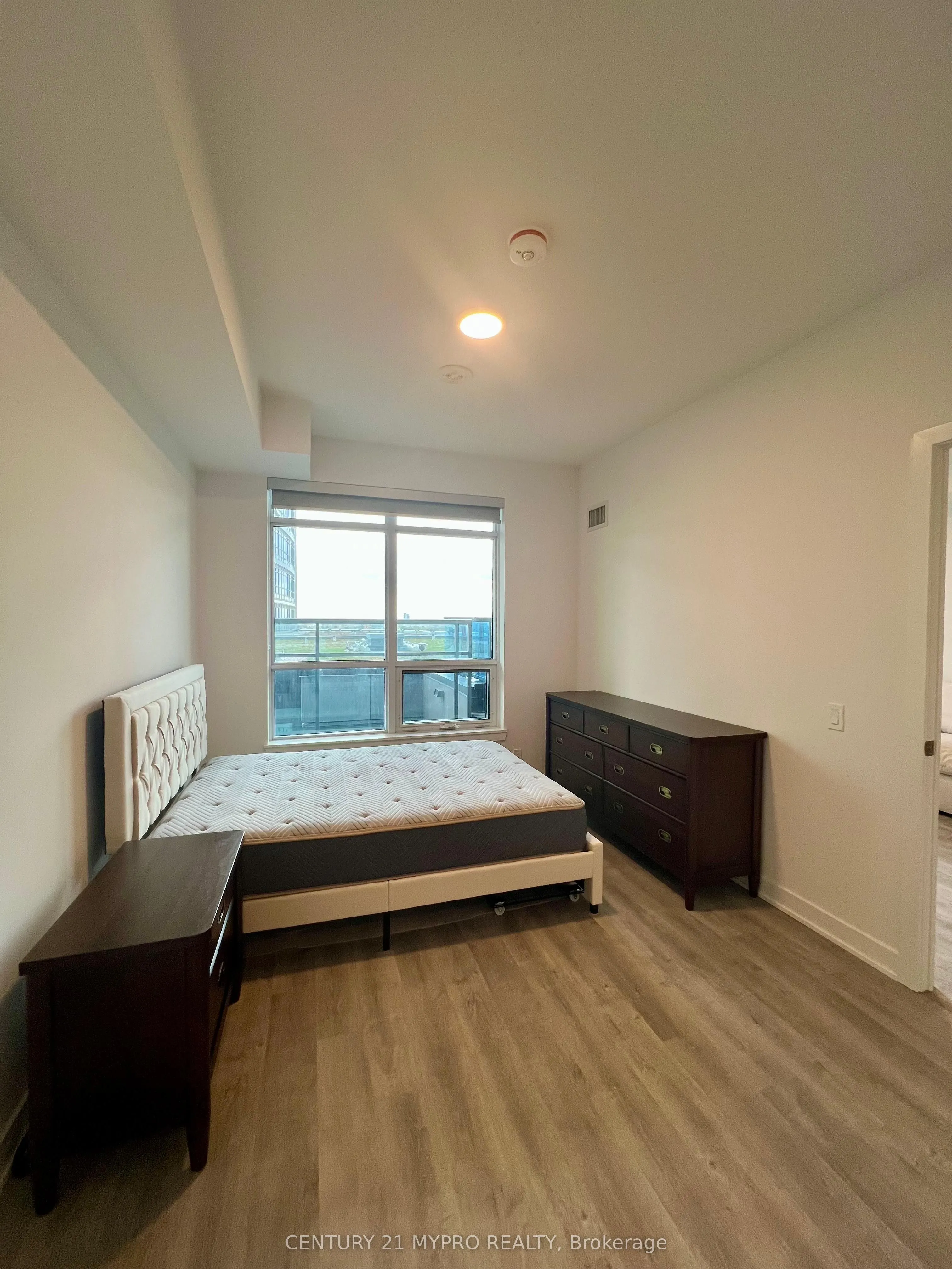 30 Upper Mall Way, #A809