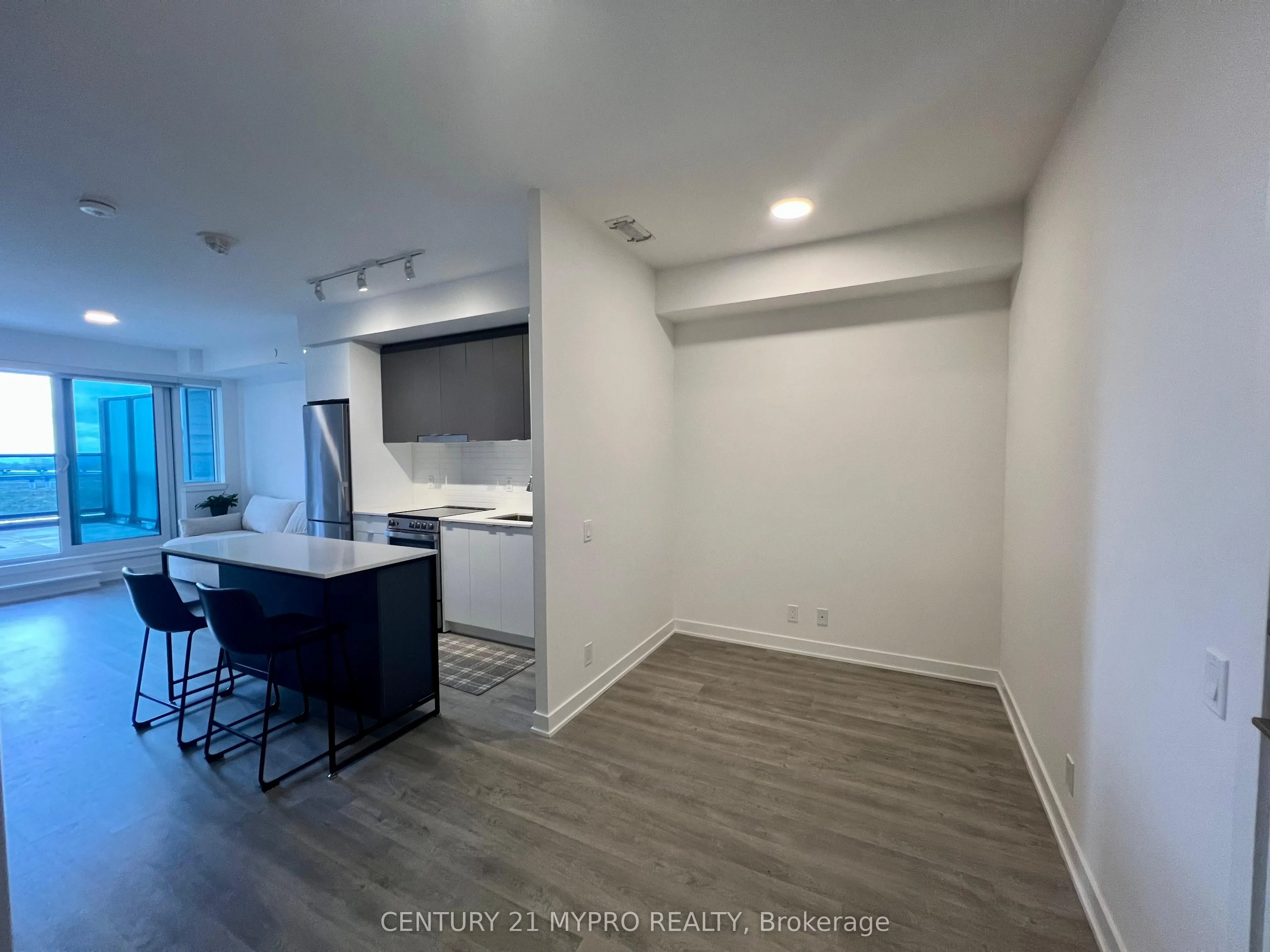 30 Upper Mall Way, #A809