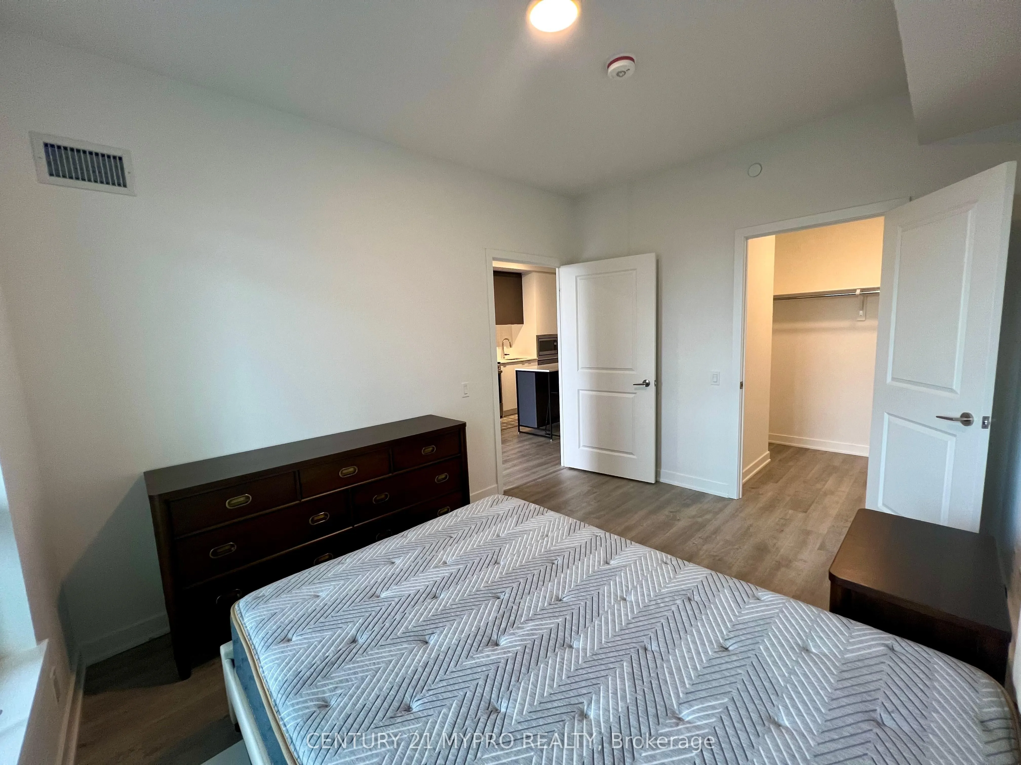 30 Upper Mall Way, #A809