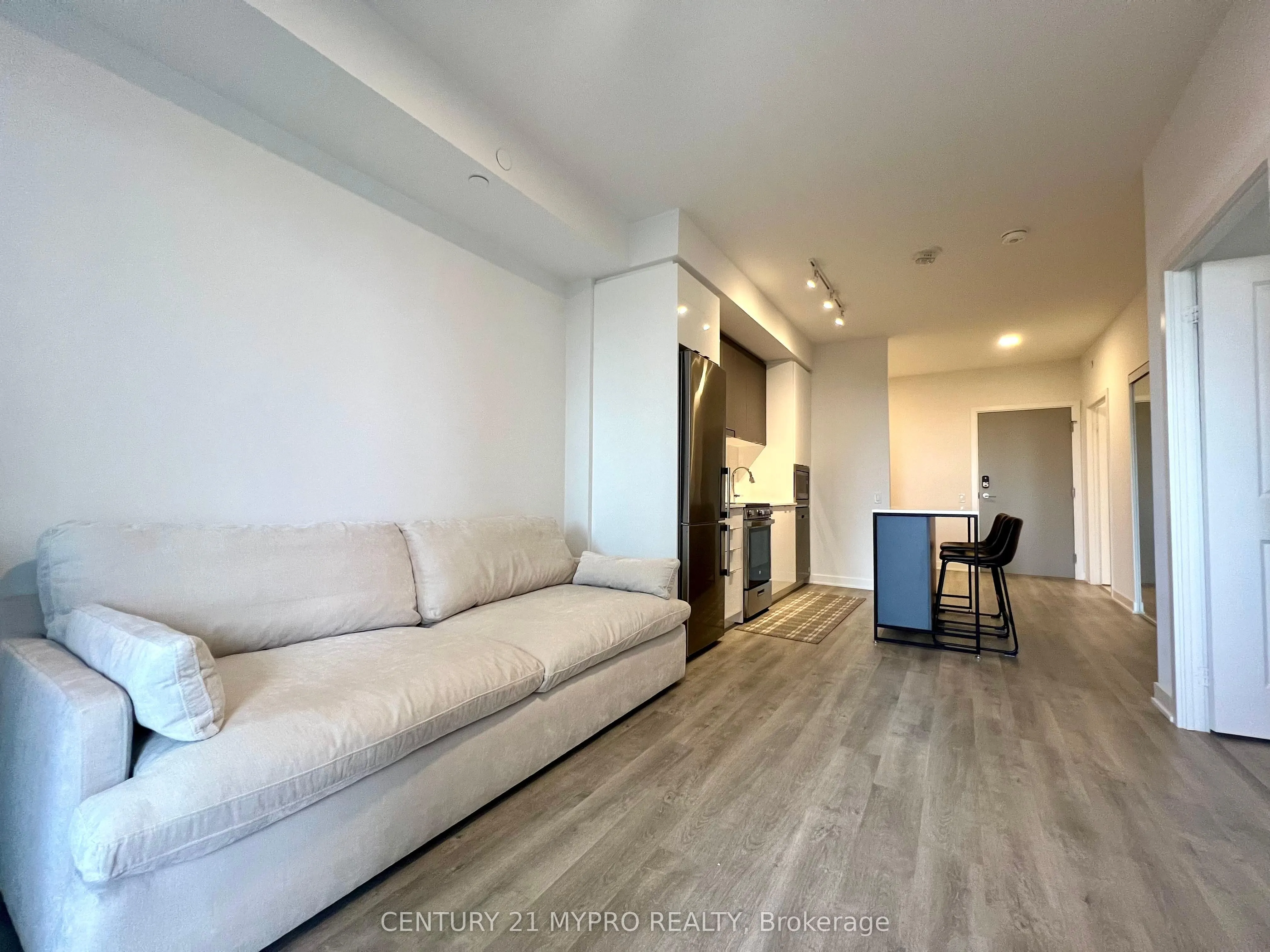 30 Upper Mall Way, #A809
