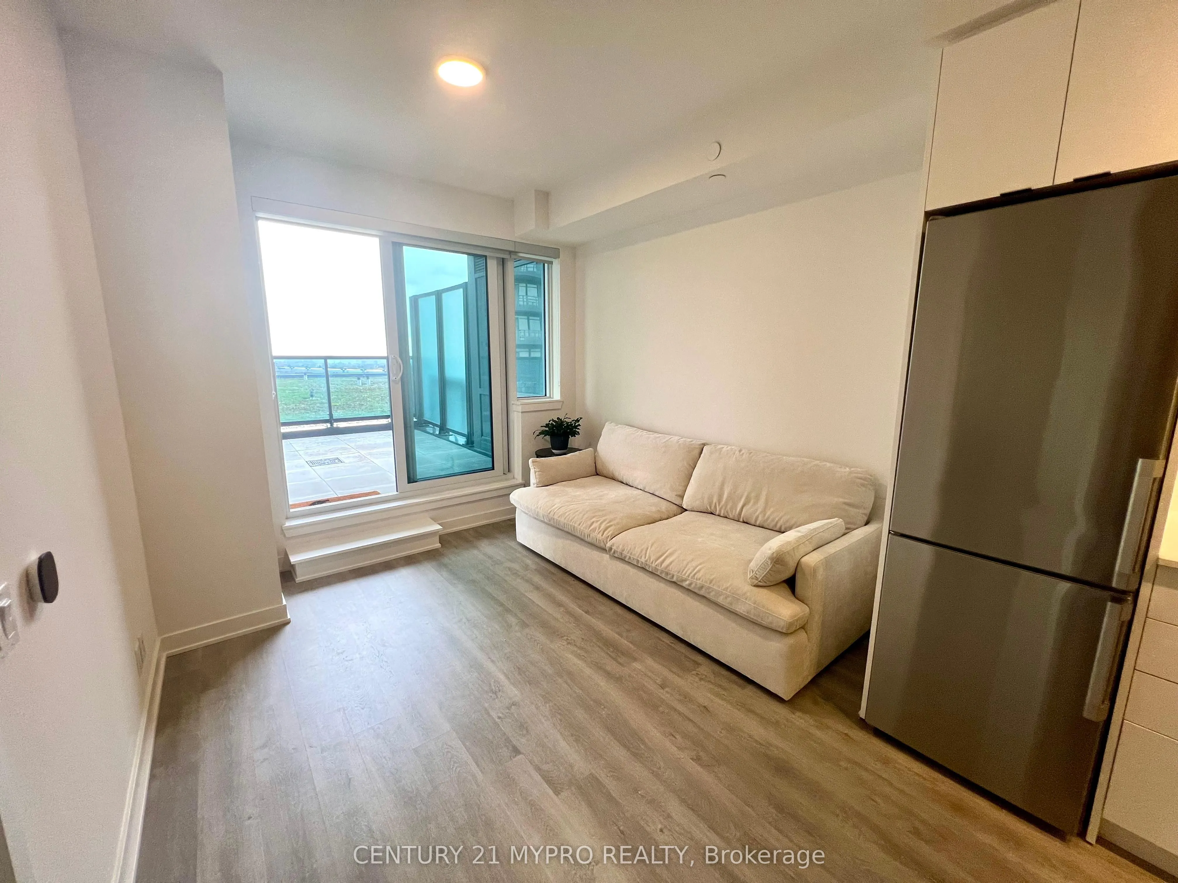 30 Upper Mall Way, #A809