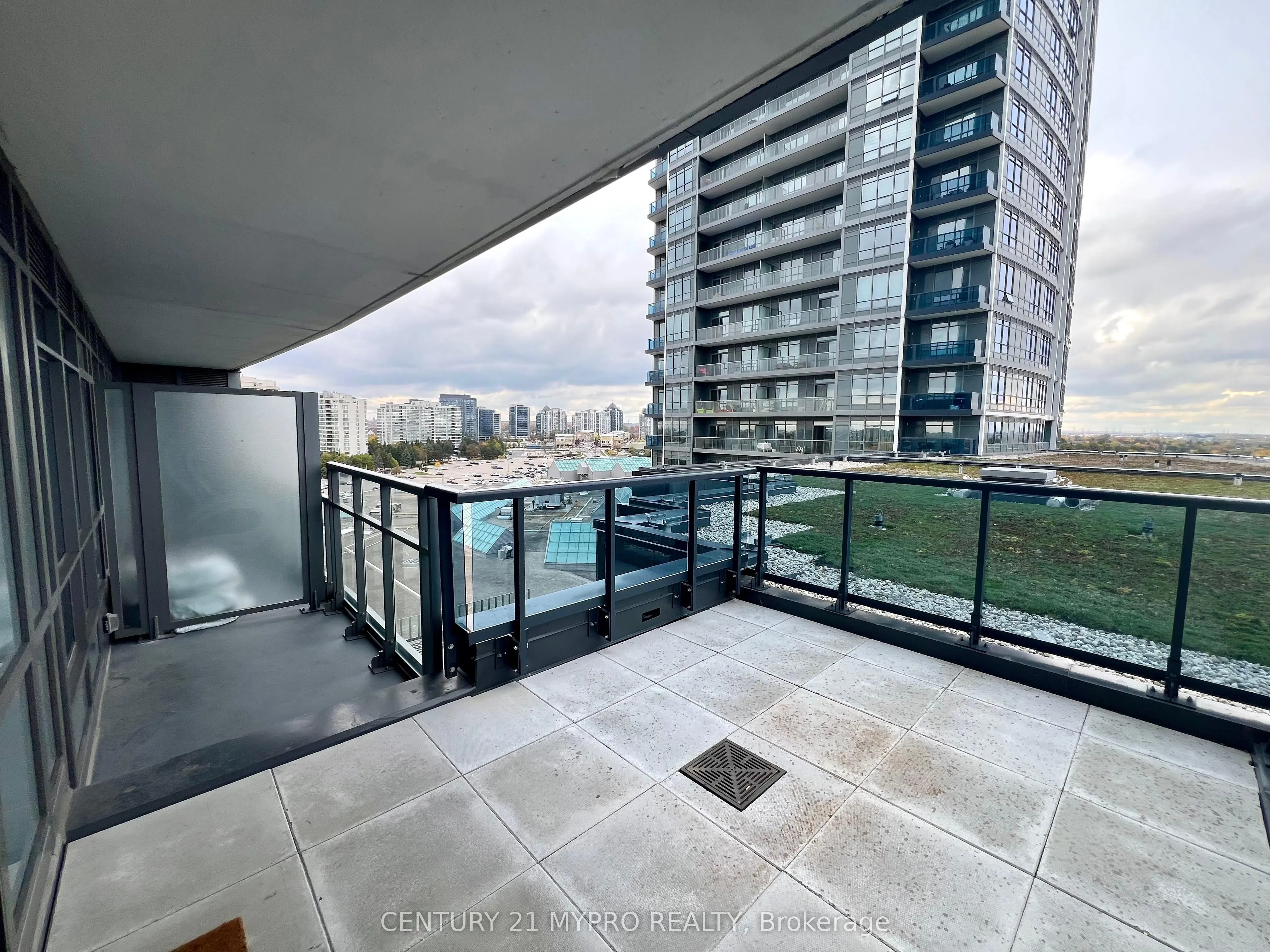30 Upper Mall Way, #A809